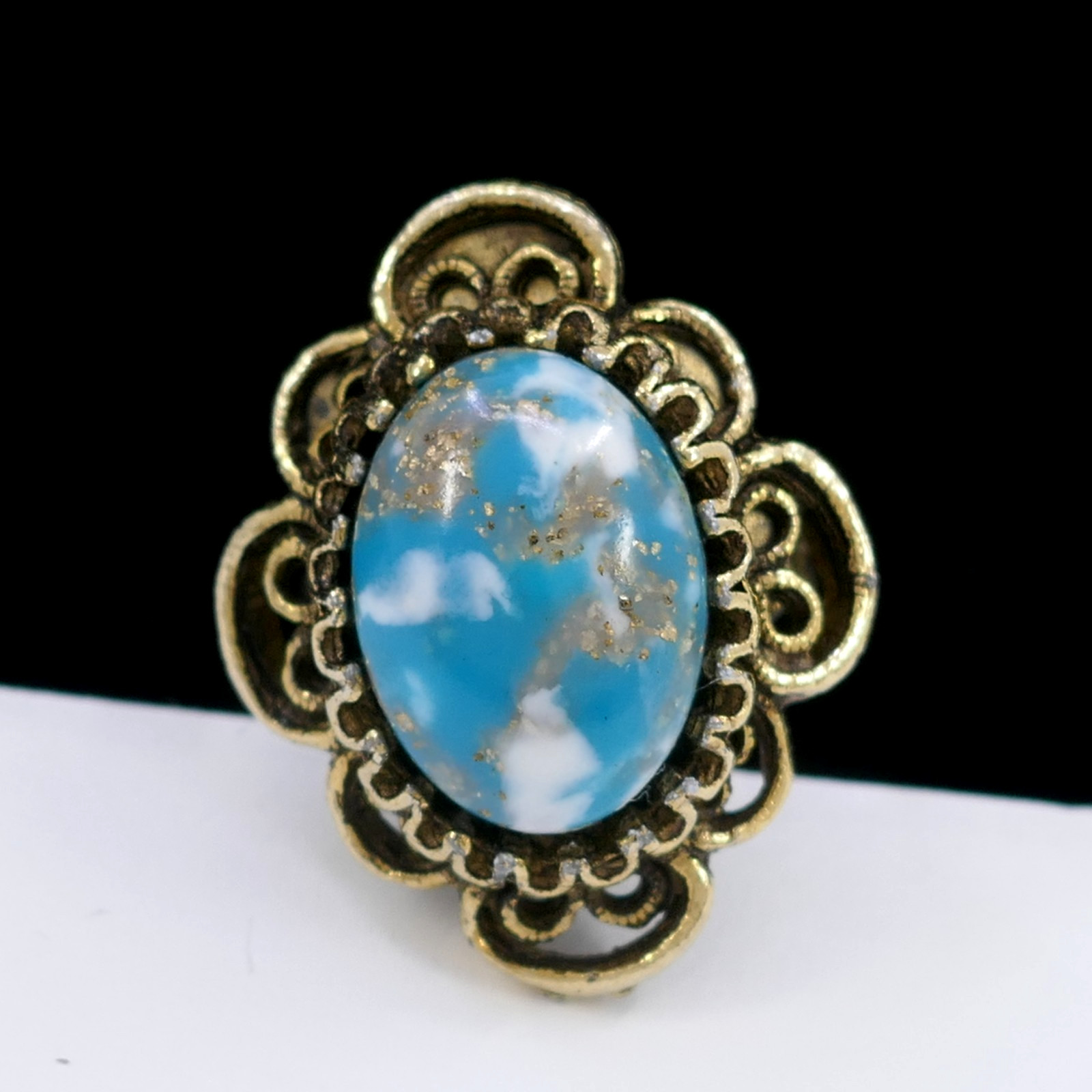 VINTAGE 1960’S ORNATE FAUX TURQUOISE CABOCHON ADJUSTABLE GOLD-TONE OVAL RING