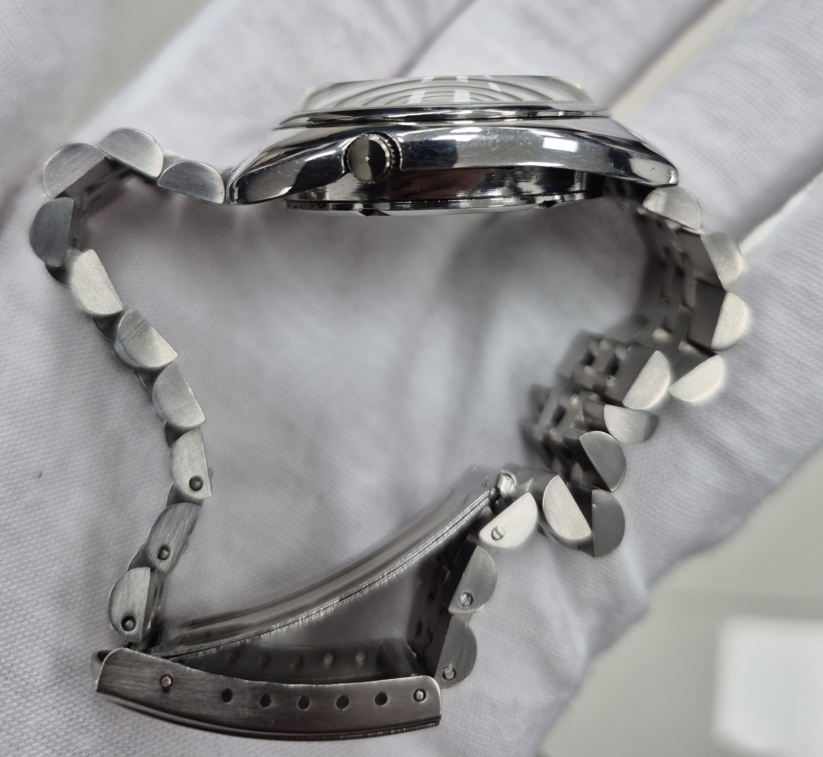 Vintage Seiko DX Automatic 21J Blqck Dial Day/Date SS Bracelet Cushion