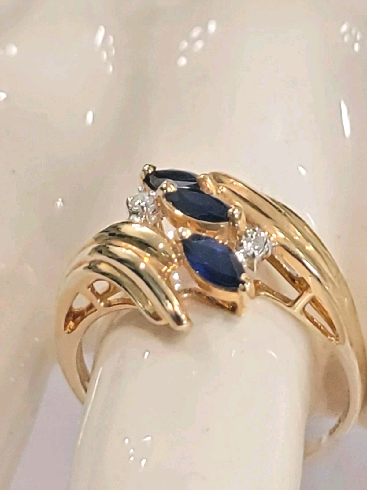 GORGEOUS 14k Ribbed Waves Bypass Blue Sapphire & Natrual Small Diamond Ring Sz 8