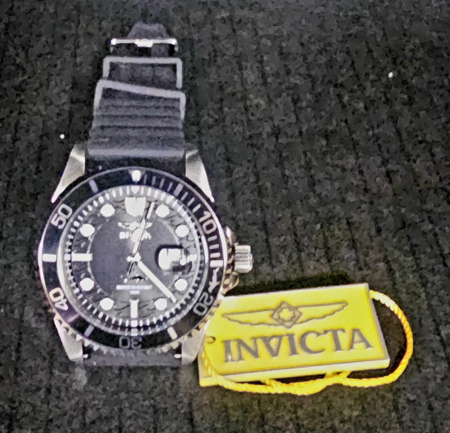 Invicta Pro Diver Men’s Quartz 40mm 100m Black Dial Date Silicone Strap