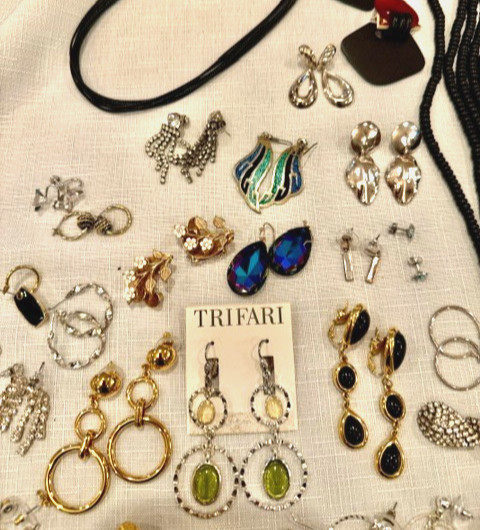 Vintage JEWELRY – 70-80’s & Earlier Trifari, Emmons, Esinberger, Monet, Lisner