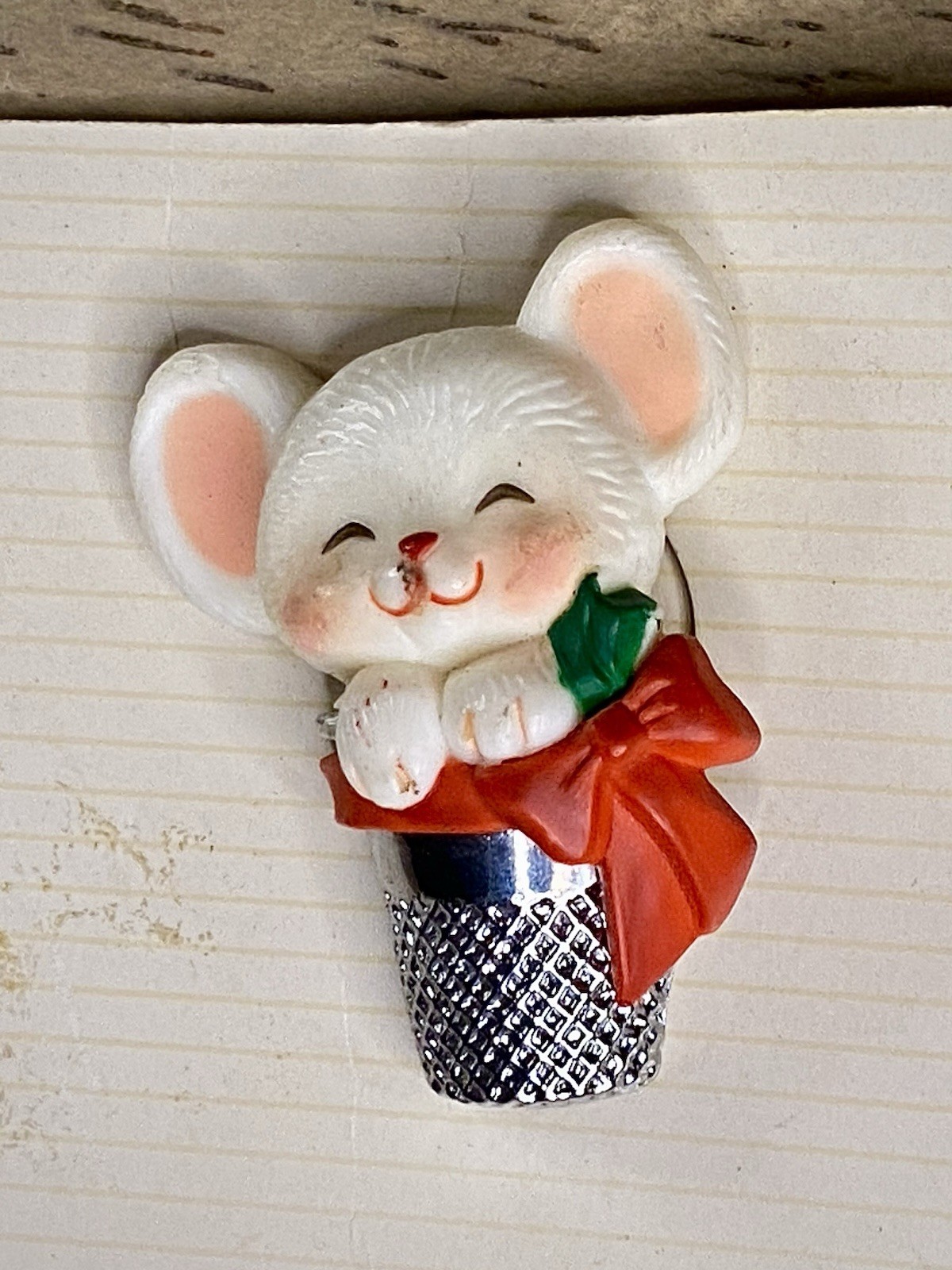 Vtg Hallmark Xmas plastic white mouse in silver thimble with red bow brooch/pin