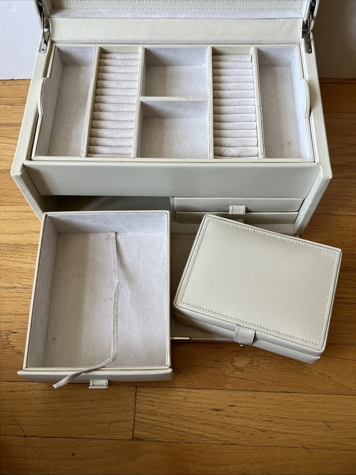 Wolf Pottery Barn Large Ivory Jewelry Box With Key Leatherette