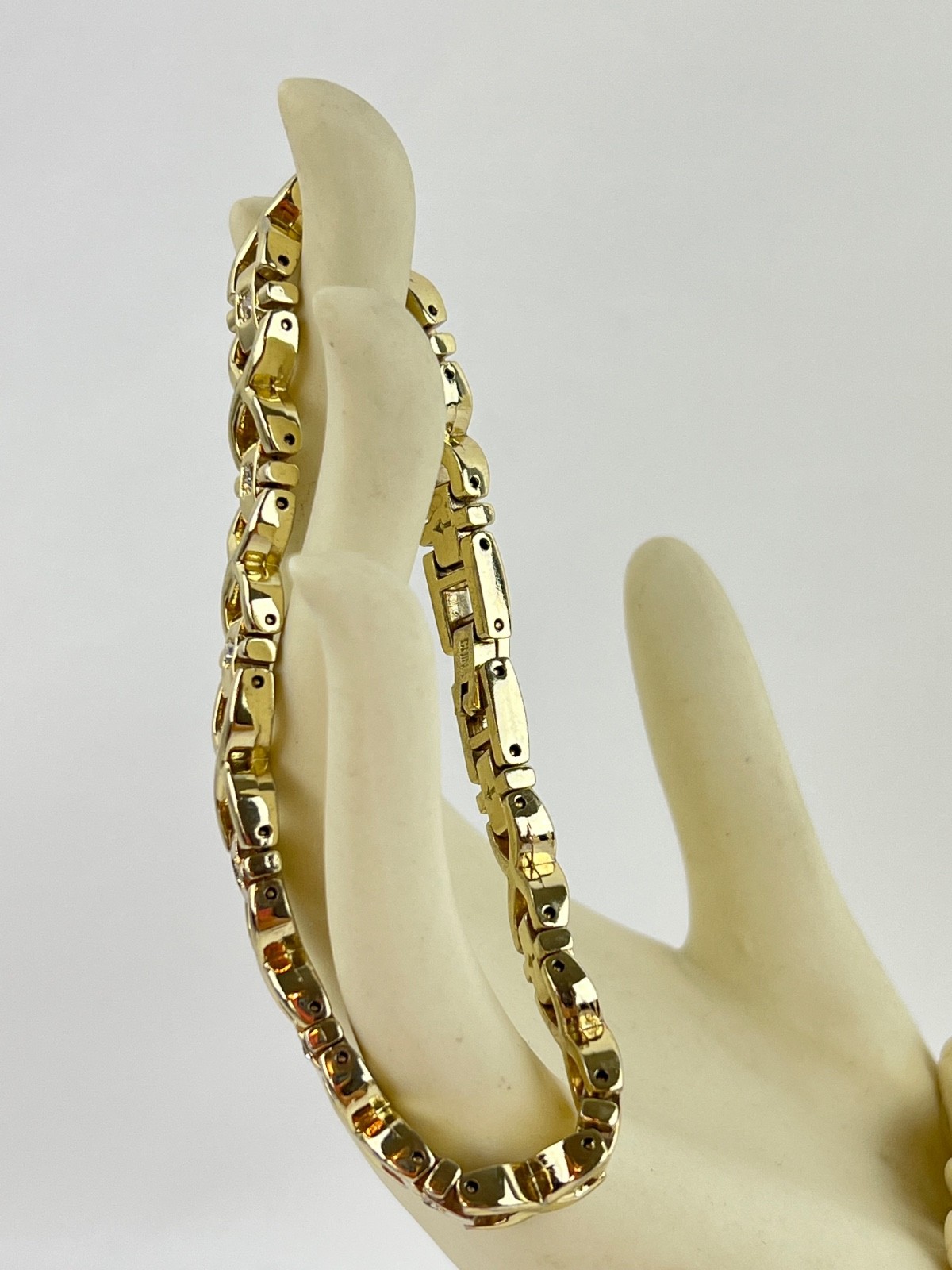 Fashion Gold Tone Rhinestone Link Bracelet 7.5″ Length Fold Over Clasp