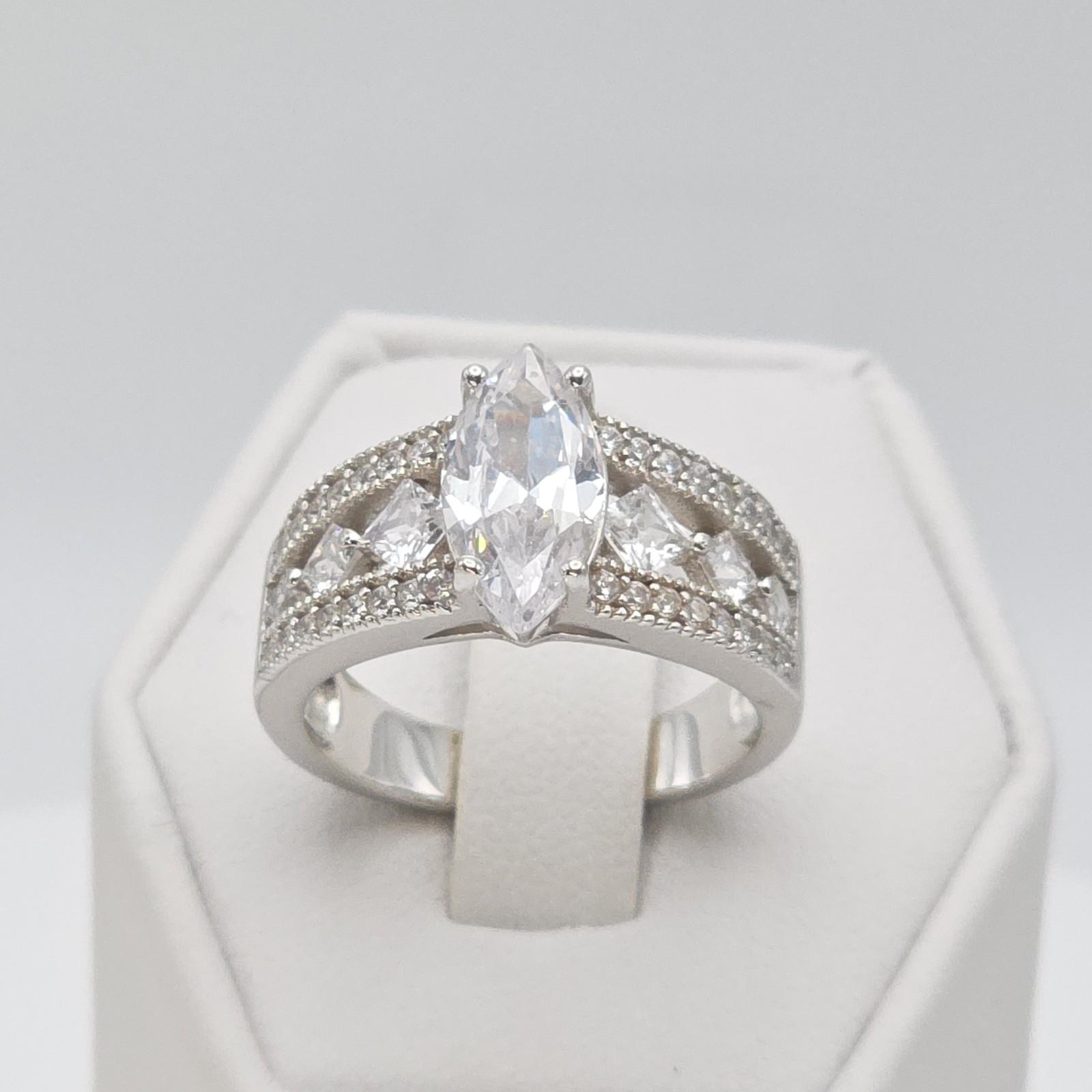 FUZION CREATIONS FZN Ring 925 Sterling Silver Marquise Cut Cubic Zirconia Size 7