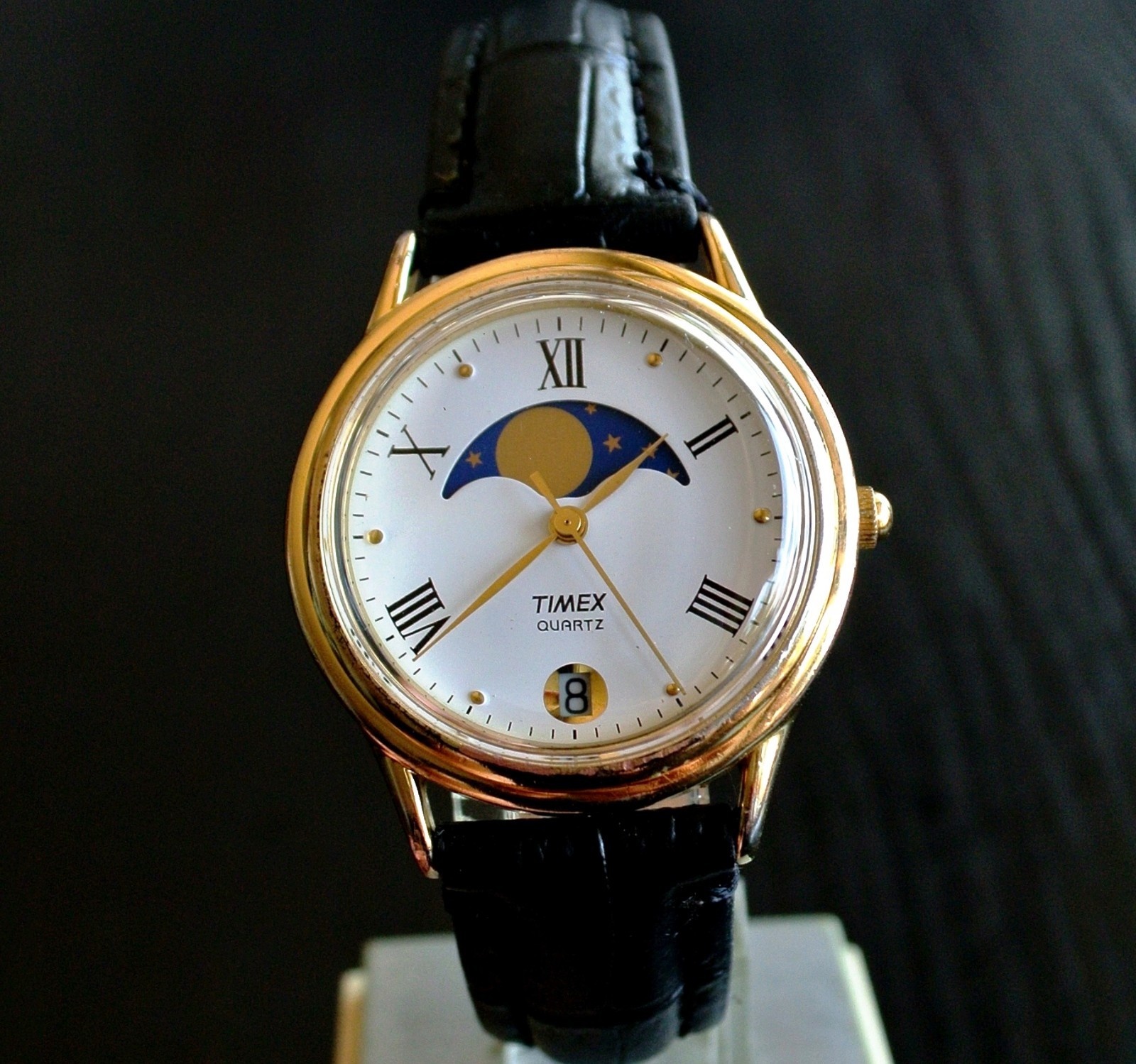 VINTAGE TIMEX DATE ELEGANT MOON PHASE DIAL QUARTZ MEN’S GOLD BLACK LEATHER WATCH