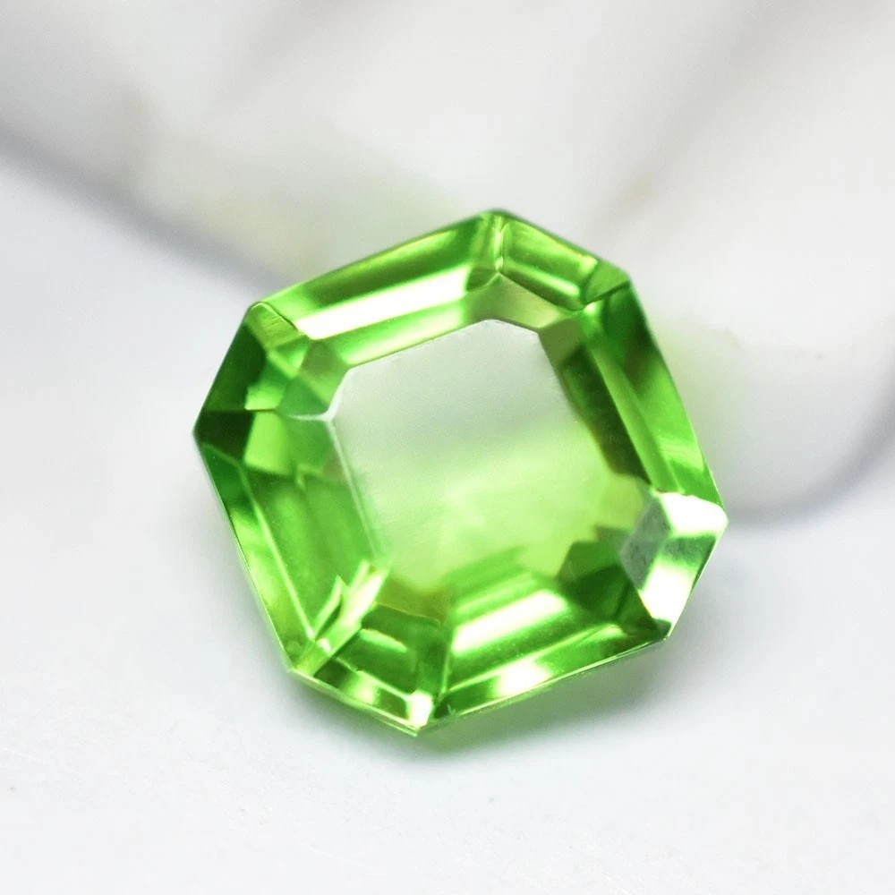 Certified 7.85 Ct Natural Green Peridot Square Cut Loose Gem for Jewelry