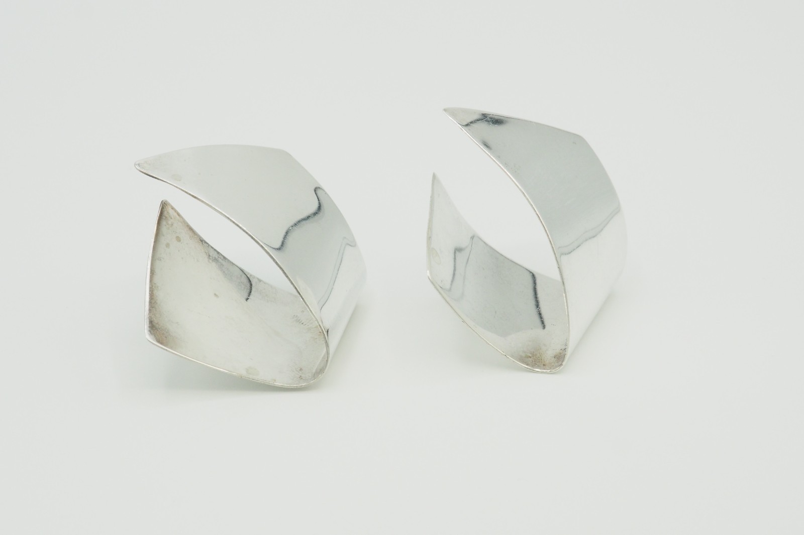 VTG Susan Cummings sterling silver folded abstract Modern large clip on earrings