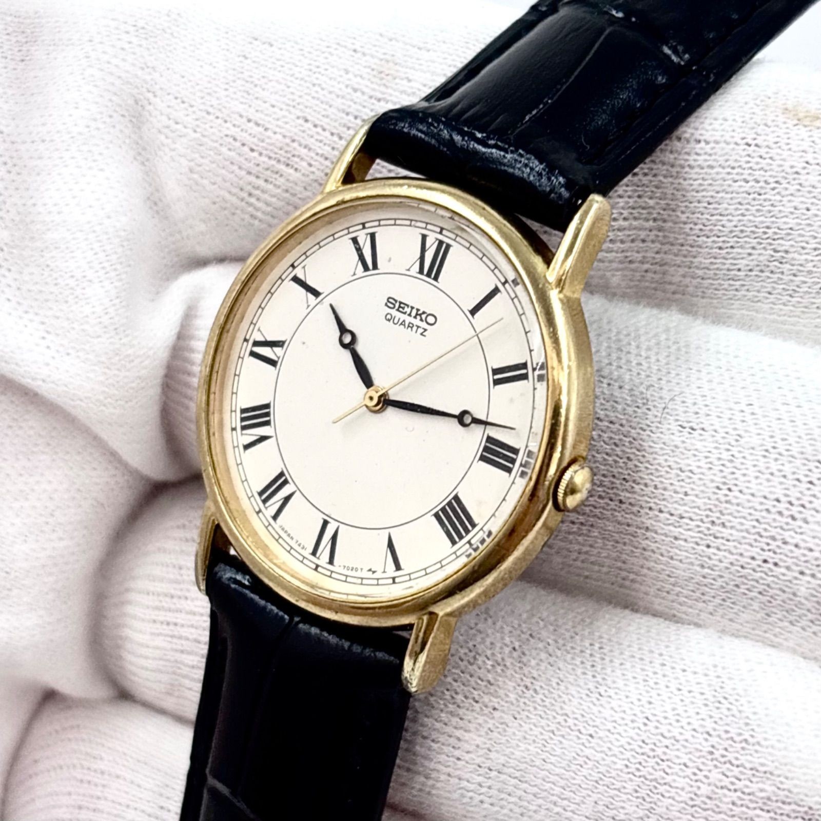 SEIKO Quartz Roman Index Gold Wristwatch manufactured in August 1983 Japan vinta