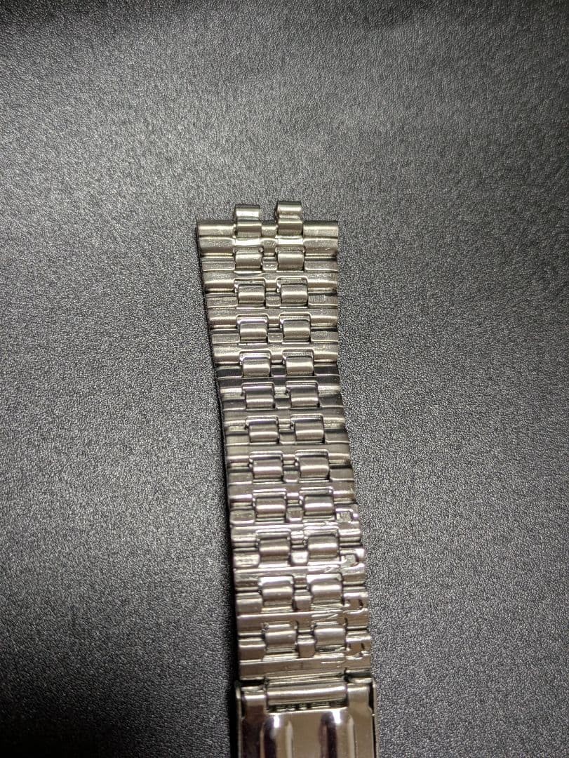 SEIKO stainless steel simple metal band with tag.