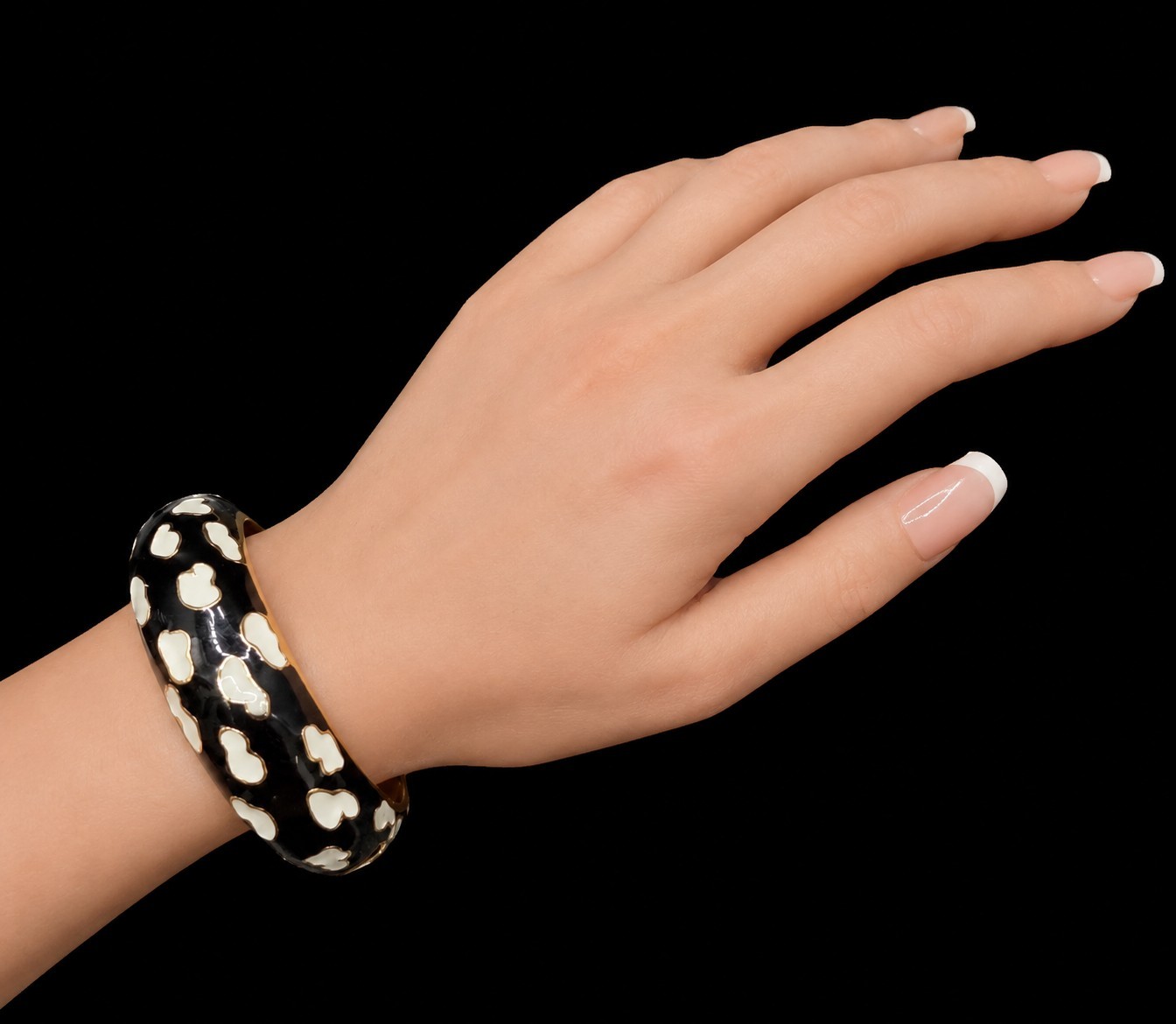 CINER Black & Ivory Enamel Hinged Bracelet & Clip-On Earring Set Vint Signed ✨️