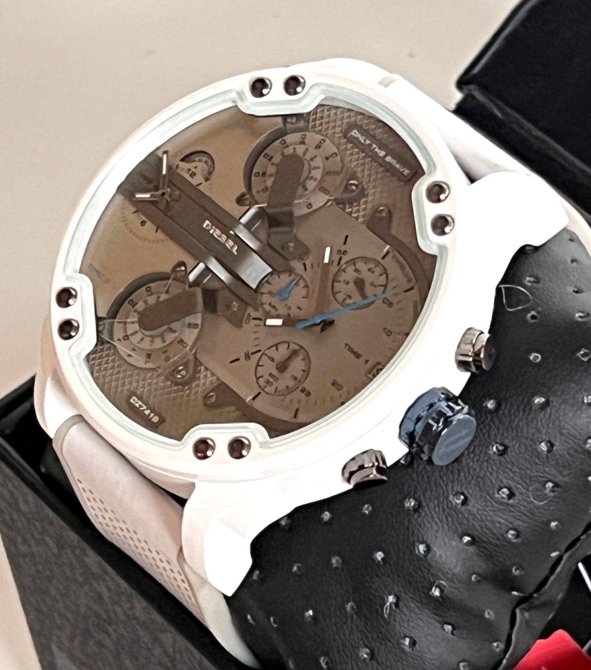 DIESEL DZ7419 men’s MR Daddy 2.0 watch with white silicone strap
