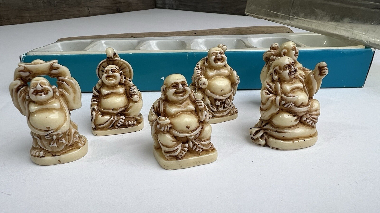 6 Piece Resin White/Brown Carved Buddha Face Head Pendant Amulet Necklace 🤎