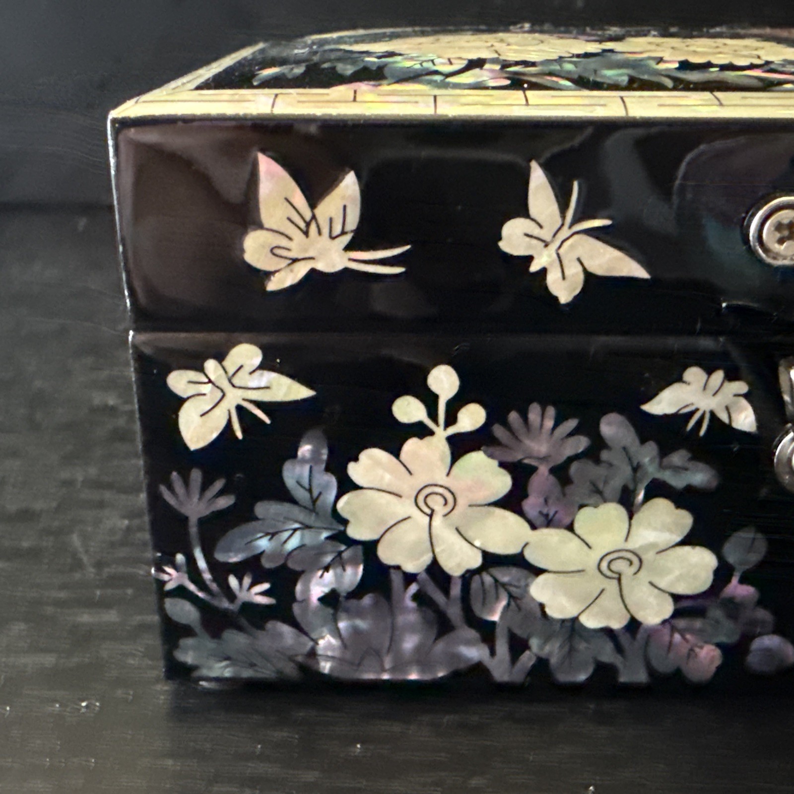 February Mountain Mother Of Pearl Inlay Laquer Jewelry Box Made in Korea 5.5×3.5