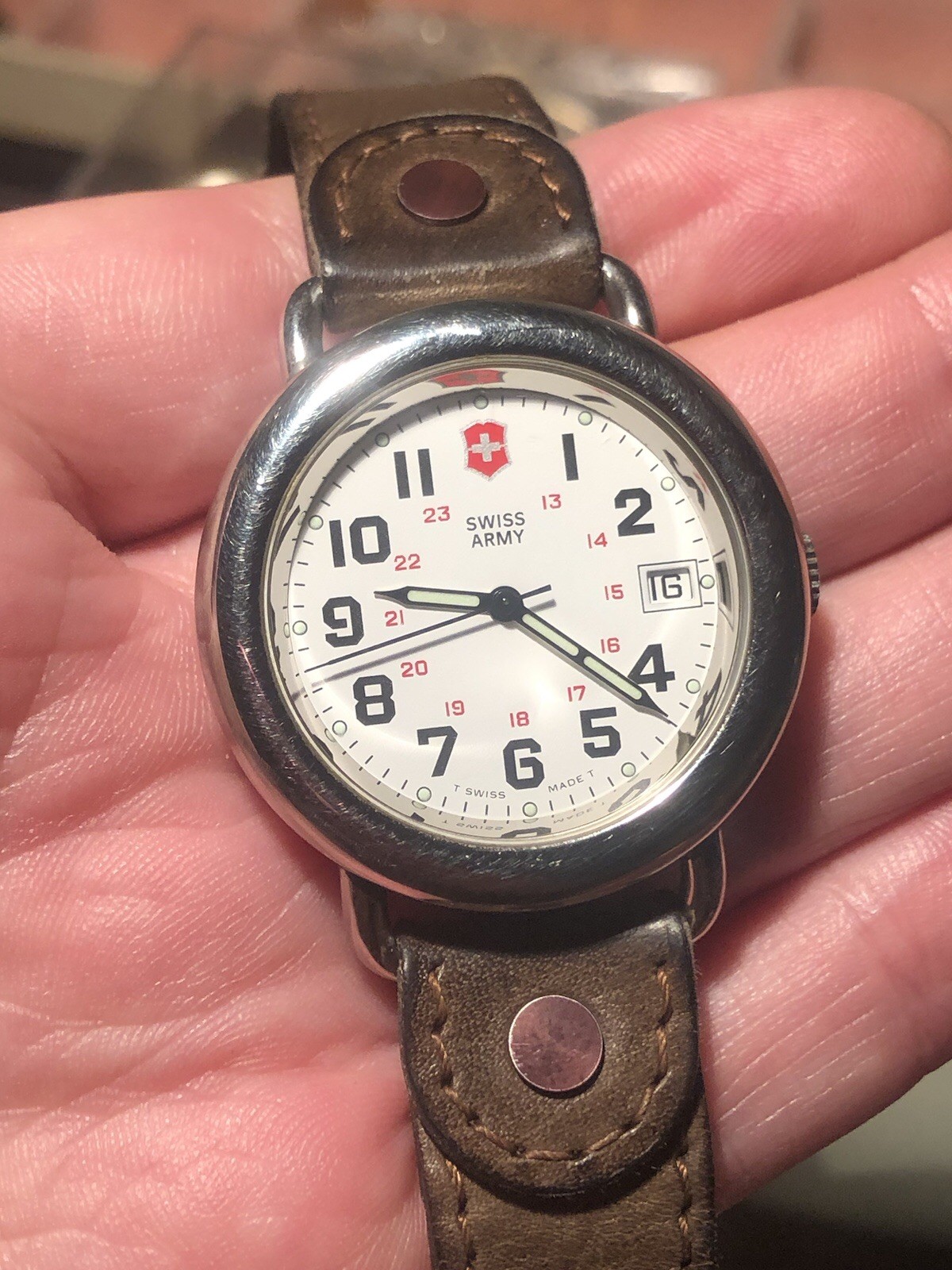 1995 Men’s Victorinox Swiss Army Calvary Watch Org Box & Papers Red Rivet LOOK
