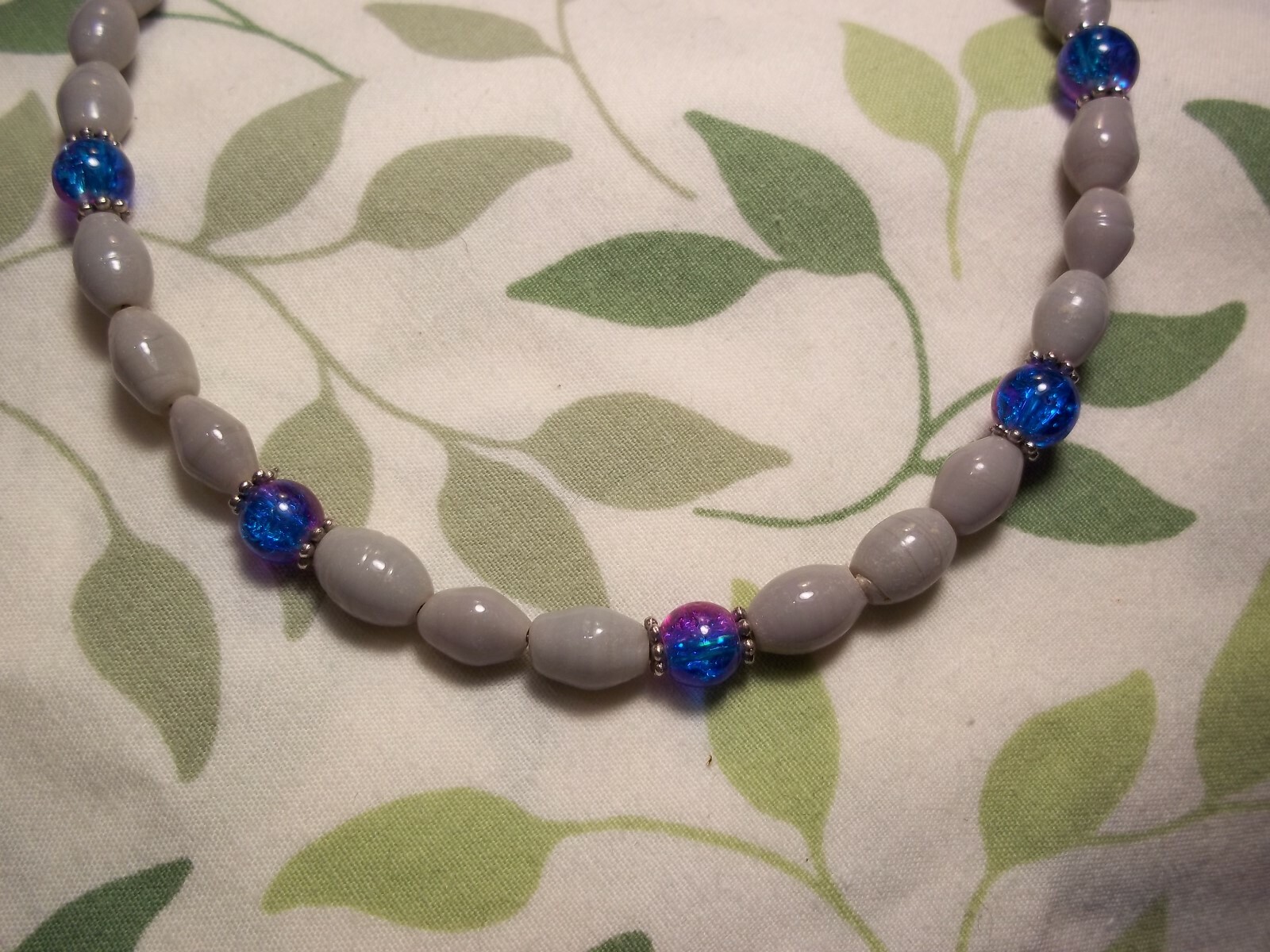Handmade 16 1/2 inch GRAY, PINK & BLUE Glass Bead CHOKER Necklace G-42