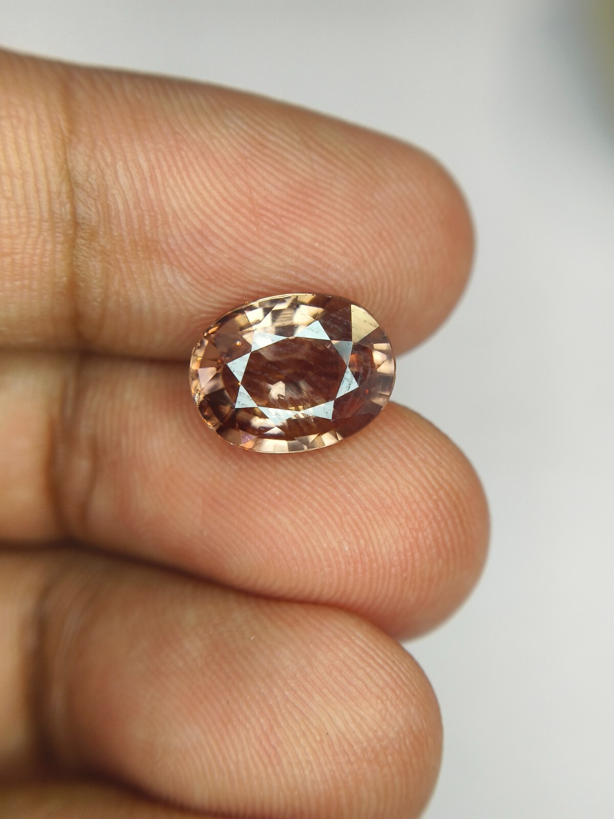 5.60 cts A BEAUTIFUL BROWN ZIRCON WITH PERFECT OVAL SHAPE WITH GOOD LUSTER !