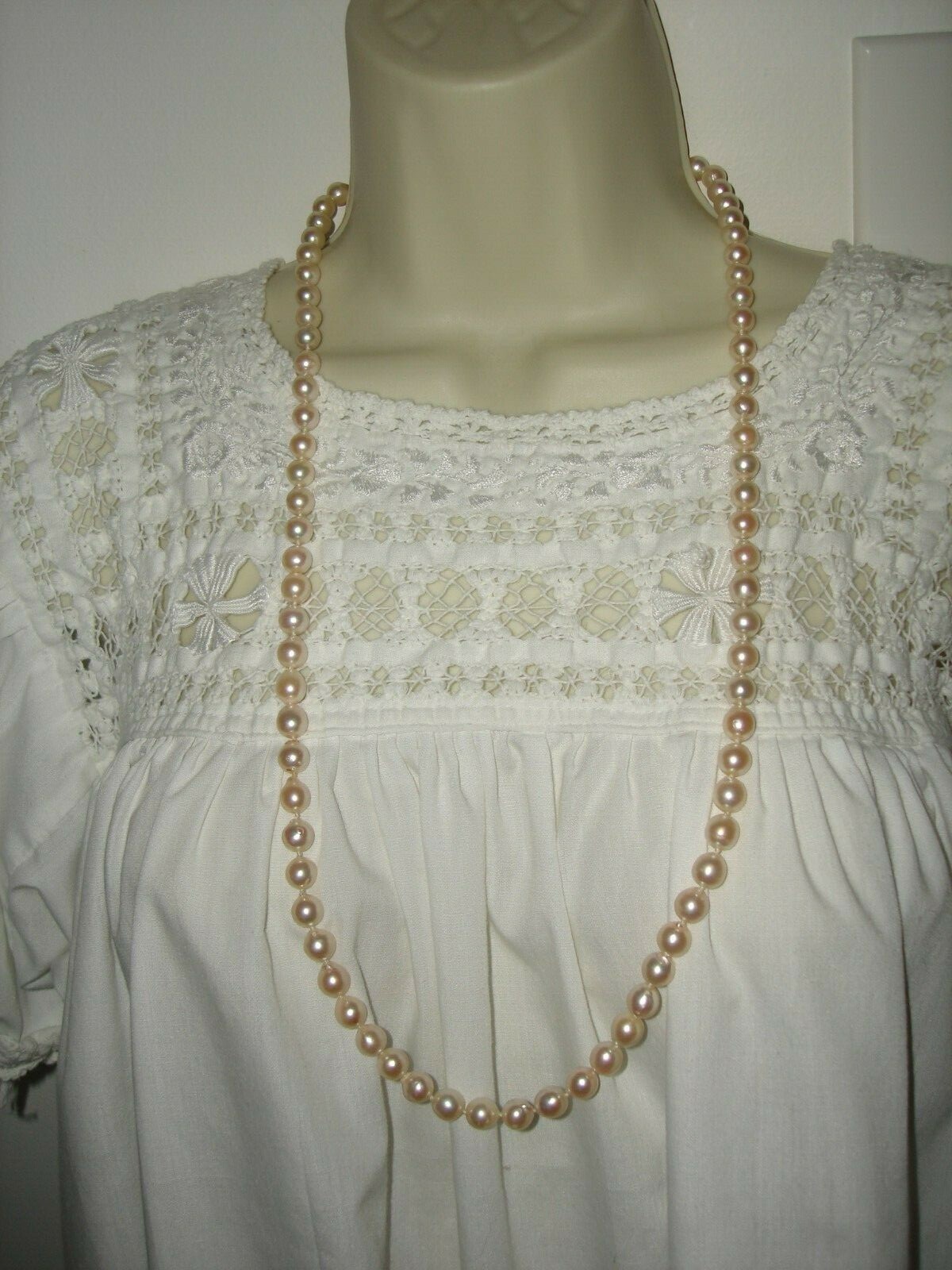 Vtg Nice One Strand Approx 8.3mm Pearl 14K Gold Clasp 30″ Opera Length Necklace