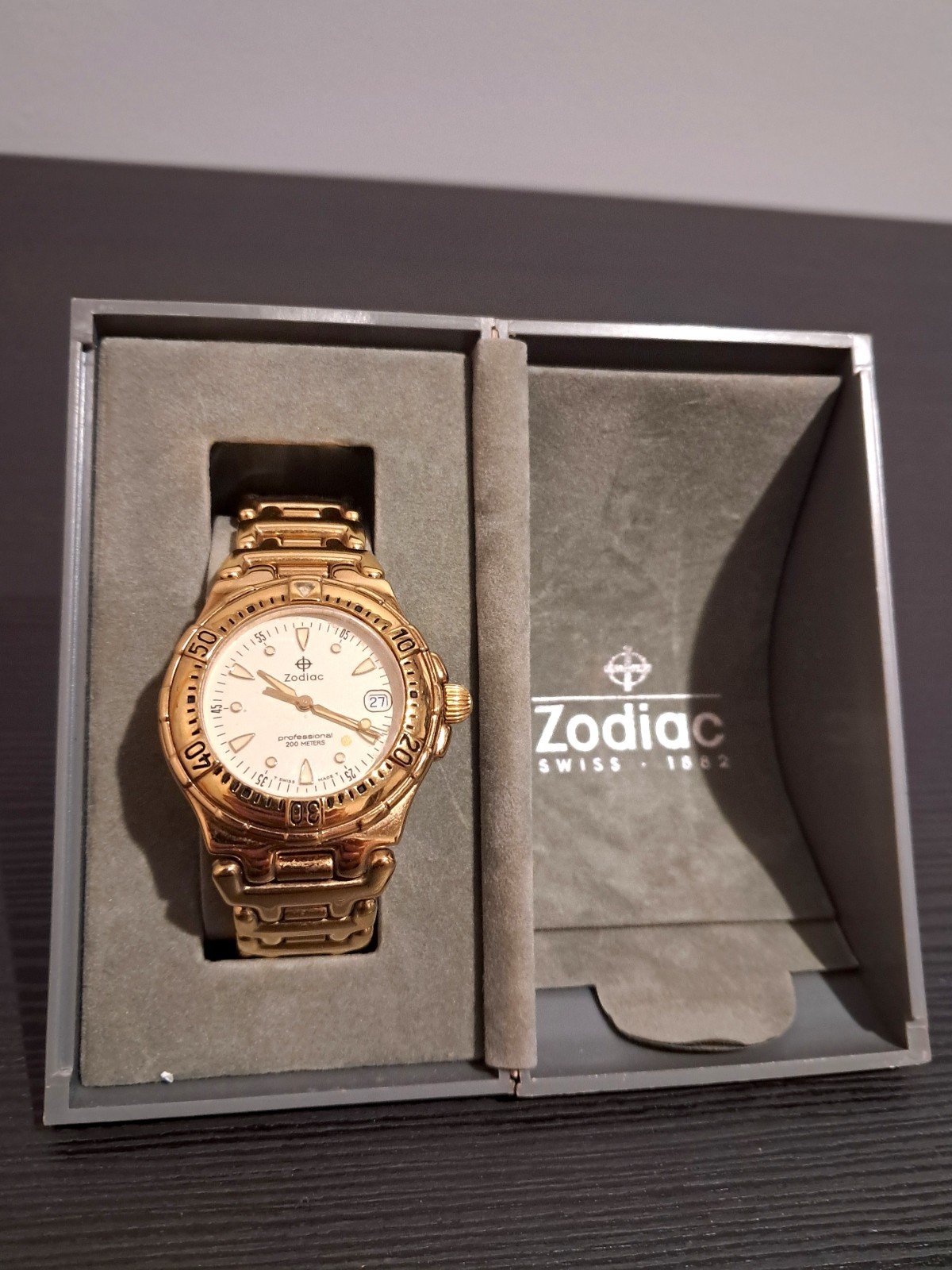 Zodiac Professional 200 meters 3133010 gold quartz diver 34mm