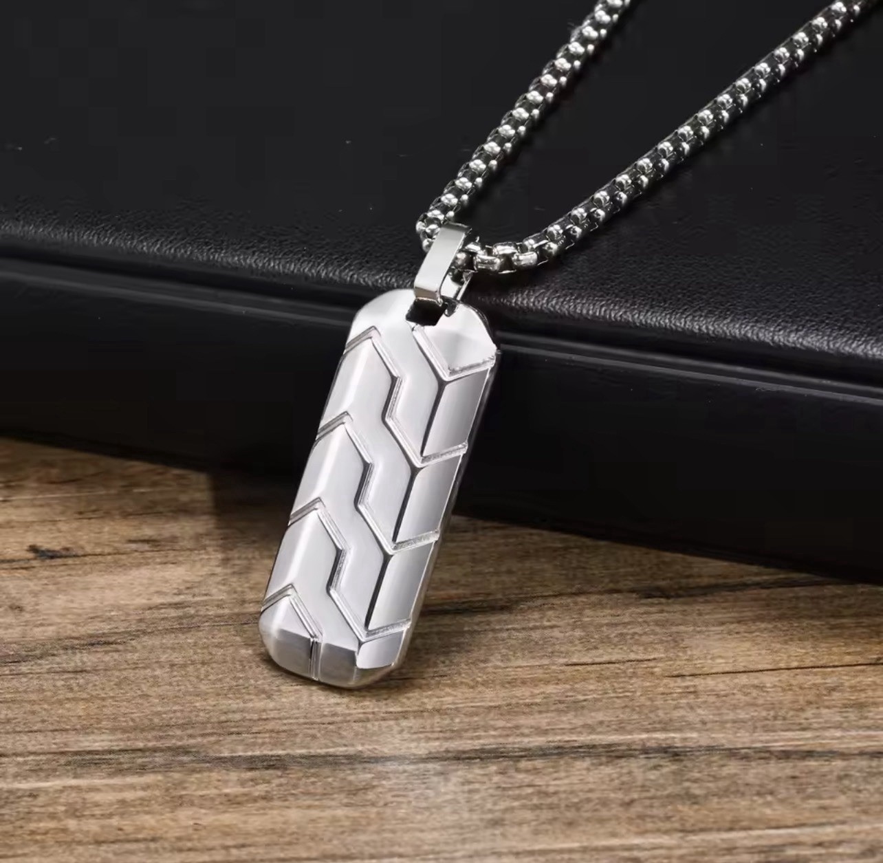 Men’s Silver Stainless Steel Necklace with Geometric Pattern, 60cm.