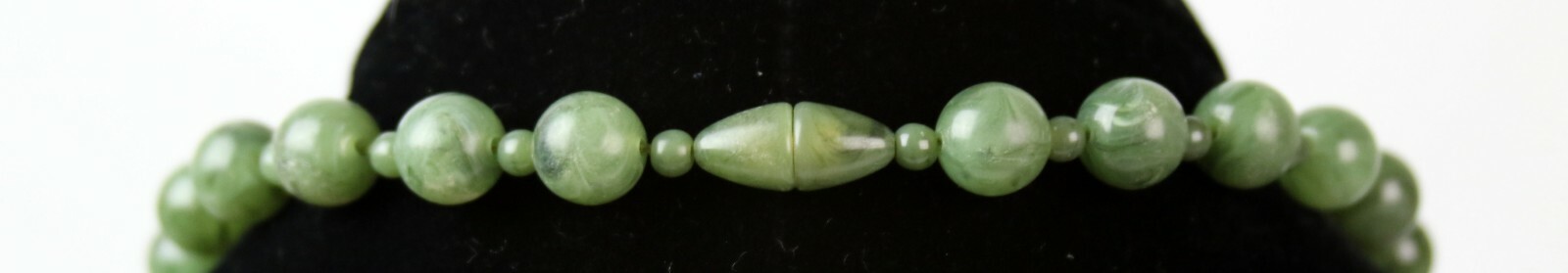 Vintage Marbleized Green Bead Strand String Necklace