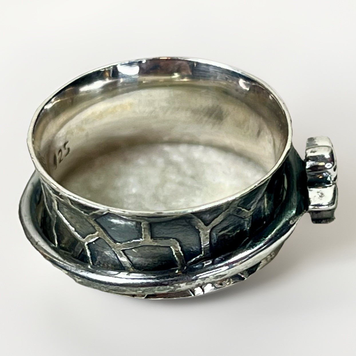 925 Honeycomb Sterling Silver Spinner Ring w/ Bee Accent Fidget Meditation Band