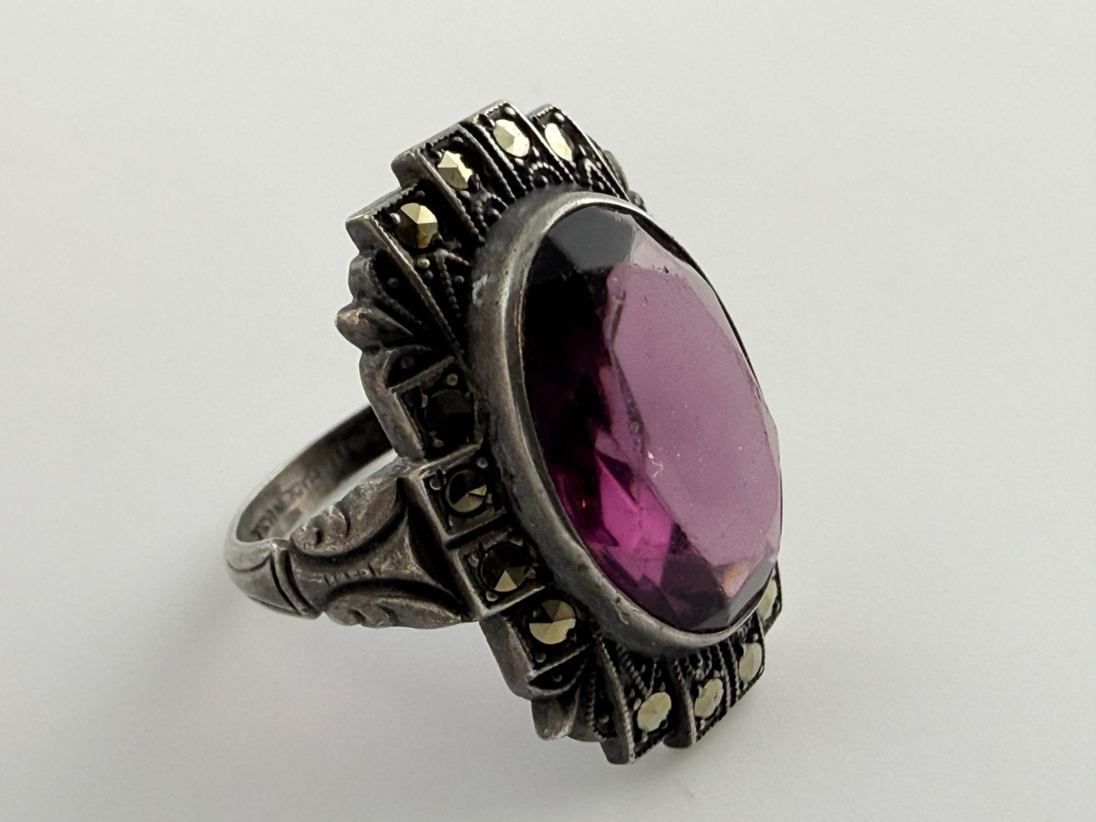 Vintage Uncas Manufacturing Sterling Silver Purple Glass Marcasite Ring Sz 6.25