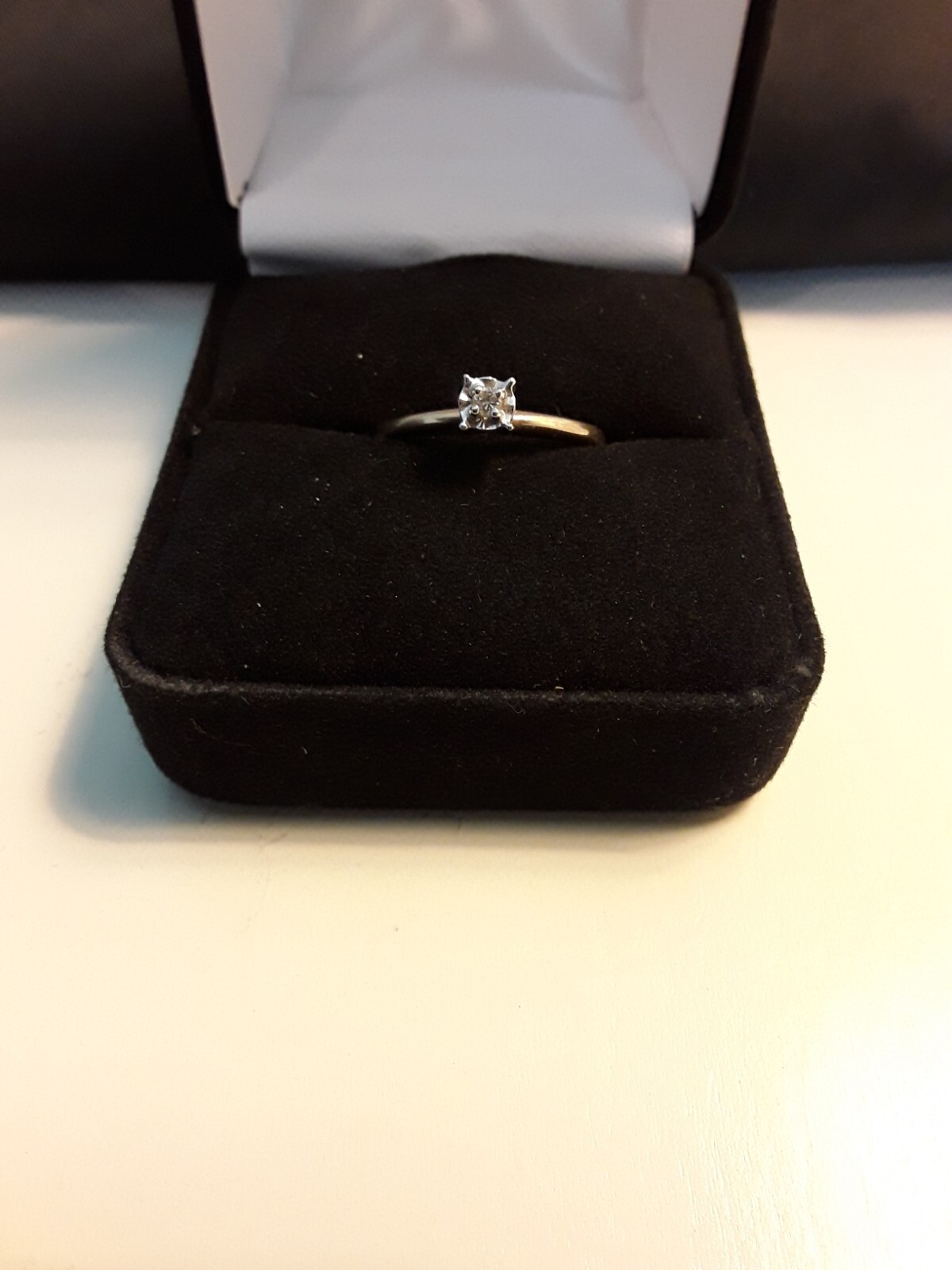 Vintage diamond ring 10K size 5 3/4 Tested Genuine 1OK,NATURAL DIAMOND ! Nice