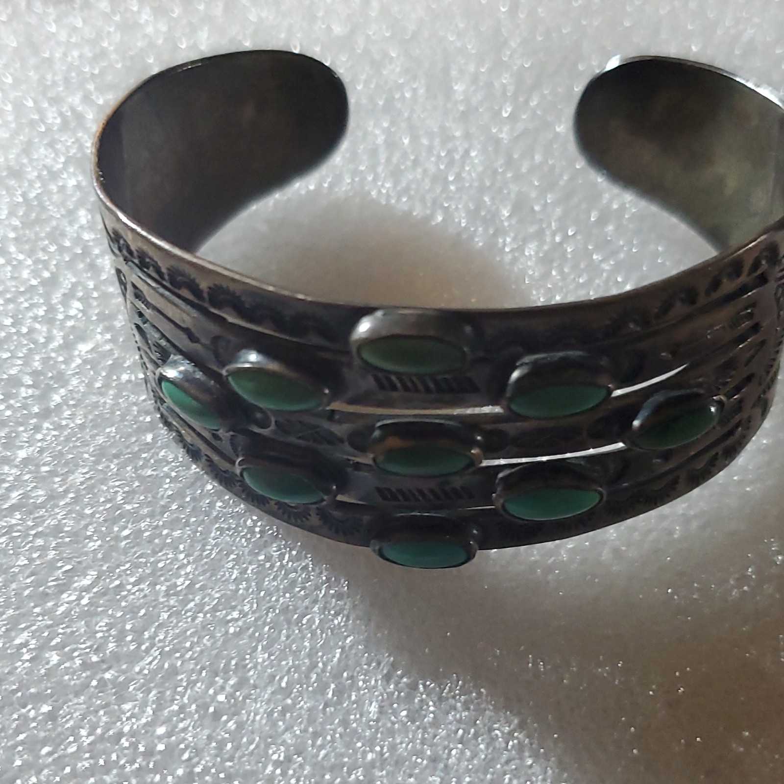 Antique 1930 Fred Harvey Navajo cuff braclet. Beautiful Silver and Turquase.