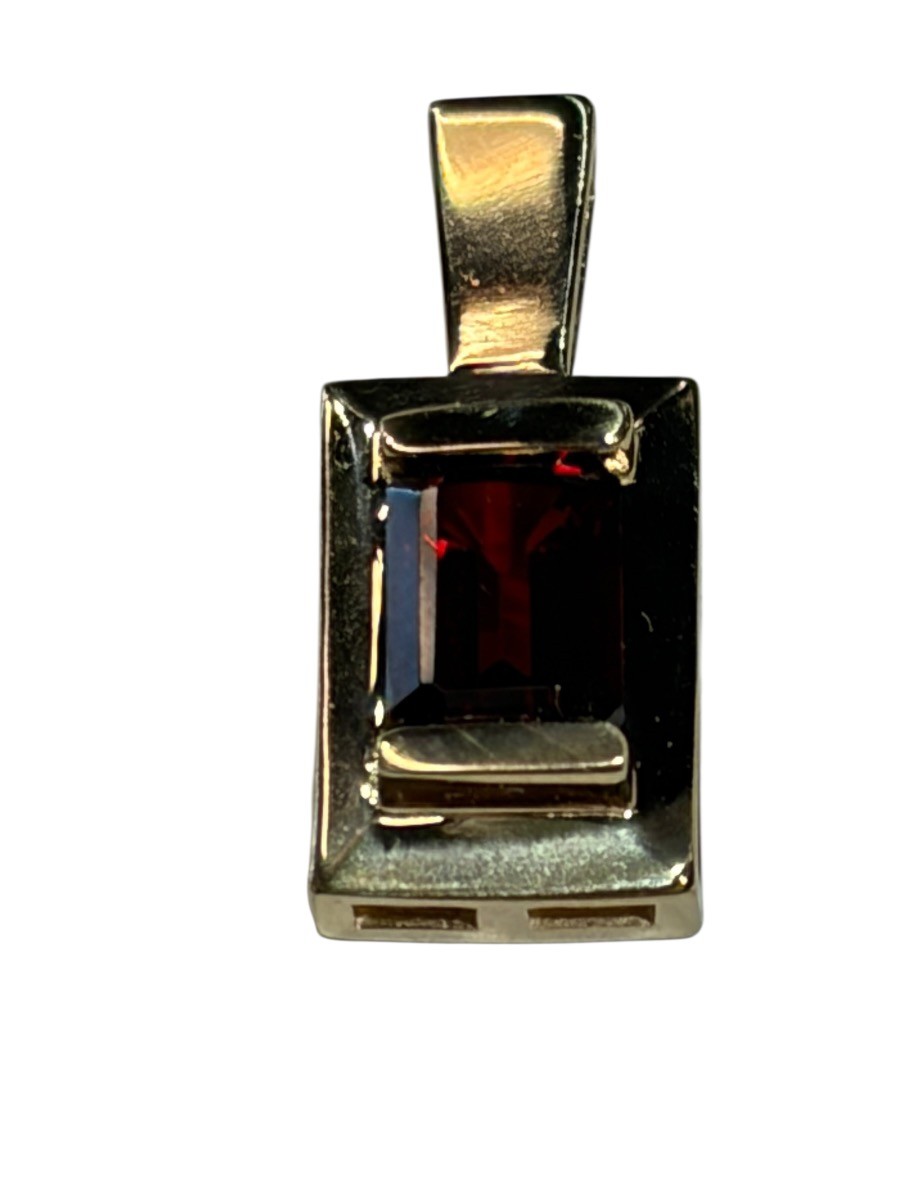 14K Yellow Gold Emerald Cut Garnet Pendant 0.75 CT Weight 2.02g (MP1048849)