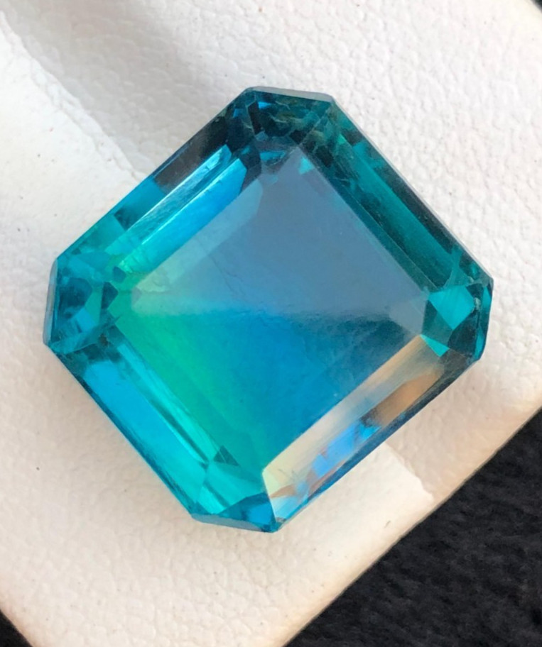 21.80 ct Dim15*13.9*10.8mm top quality natural bi color fluorite loose gemstone
