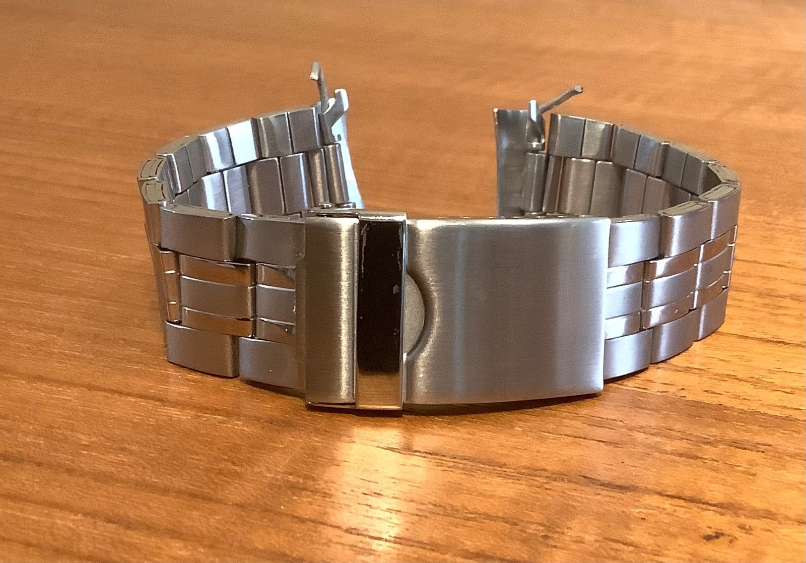 Stainless Steel 3-Link Bracelet Flip Lock Clasp Watchband 22mm Curved Ends NOS