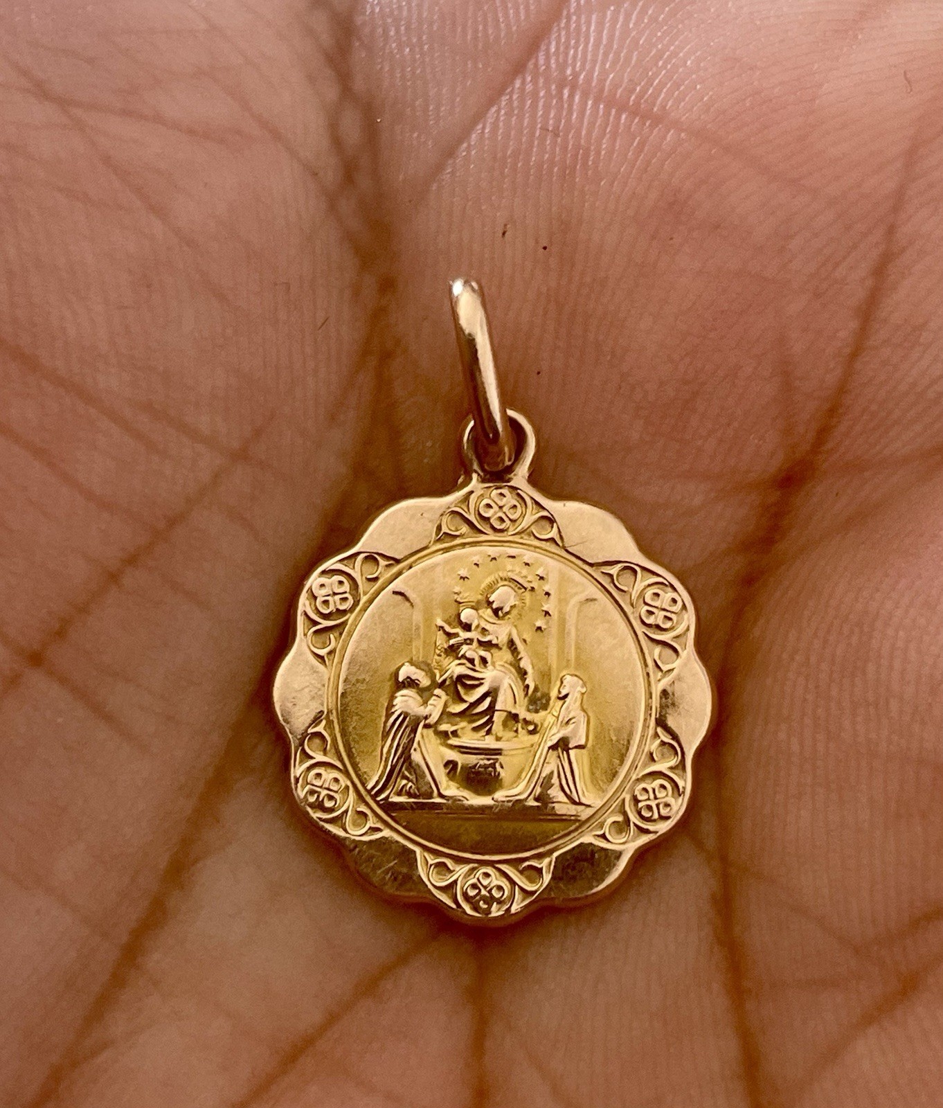 UnoAErre 12KT Gold Religious Mother And Child Italian Pendant (H95)