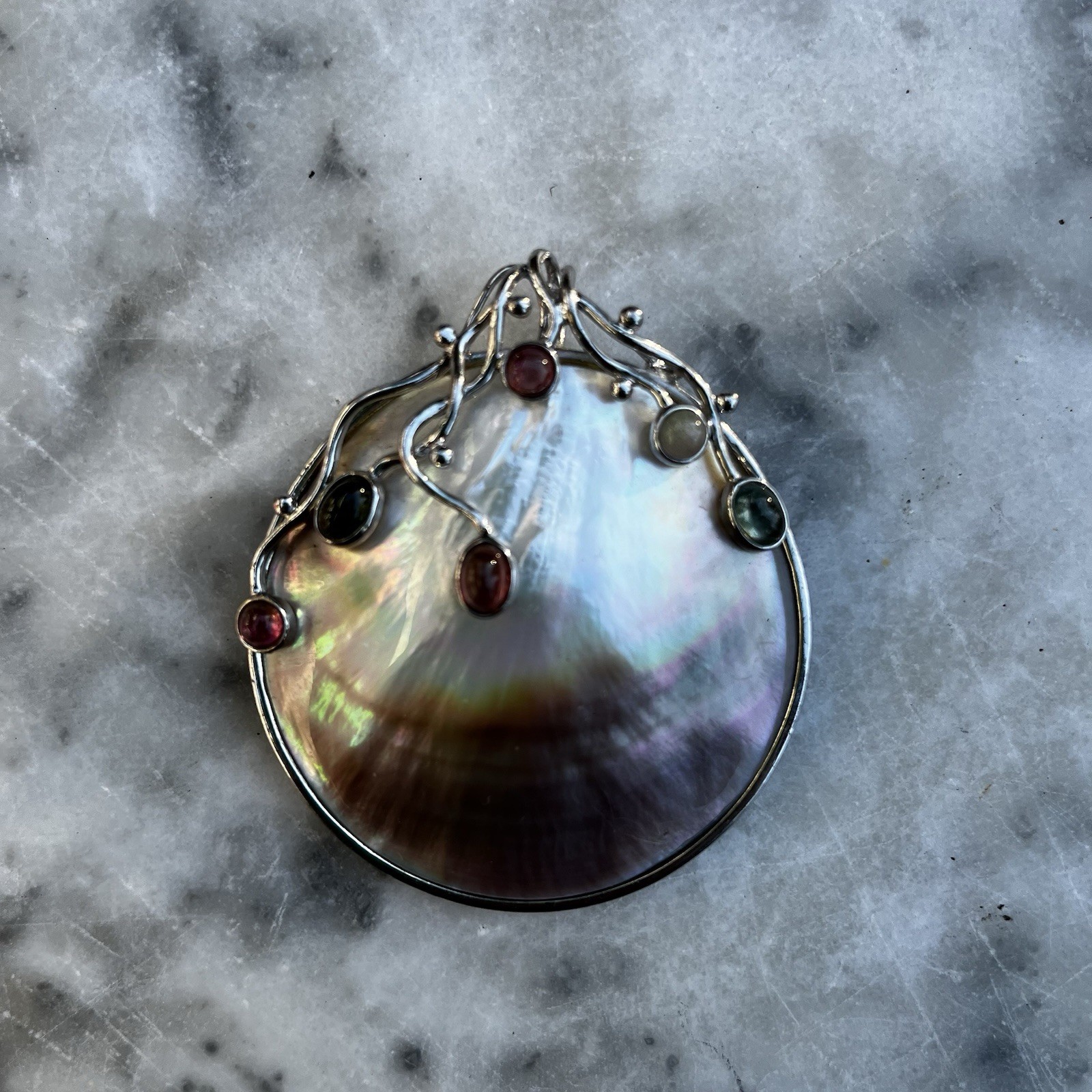 925 Sterling Silver Mother of Pearl Round Pendant