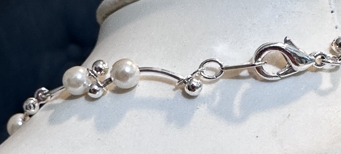 Elegant Twisted Faux Pearl Necklace with Silver-Tone Finish