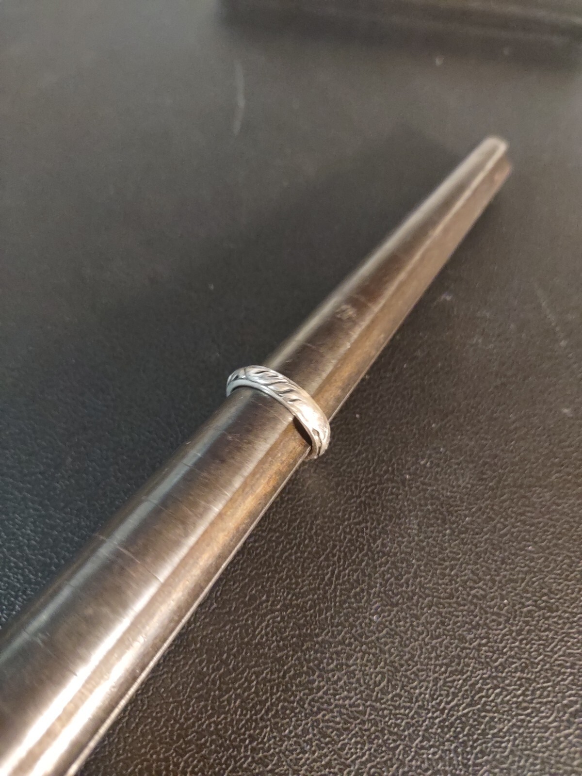 3.2 Grams Size 5.75 Sterling Silver Southwestern Band Feather Scroll Old Pawn
