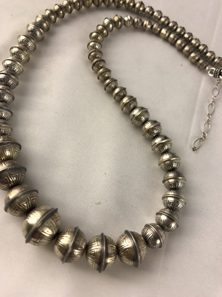 Hand Stamped Bench Navajo Pearls Graduated Sterling Silver Bead Necklace 19″