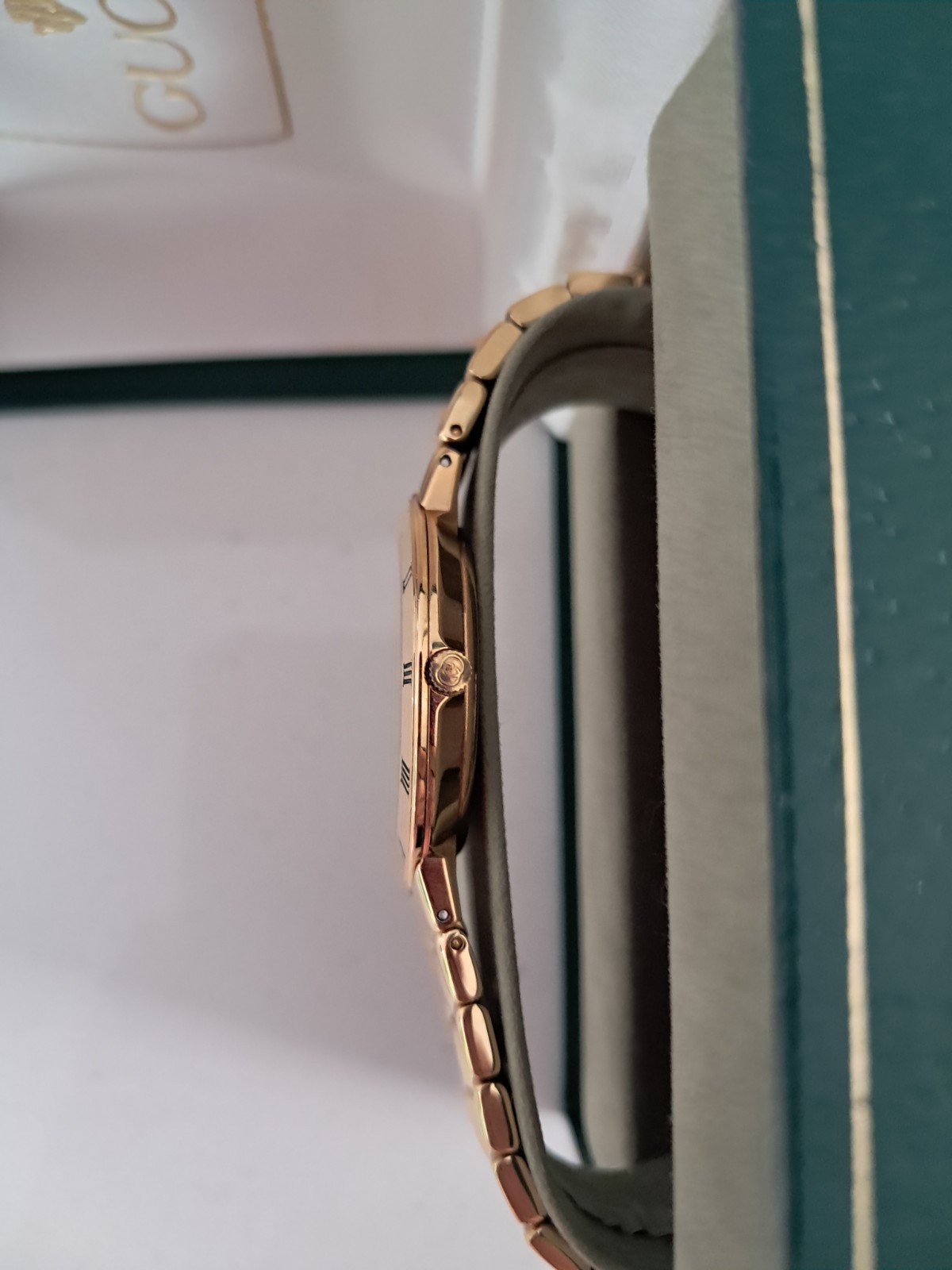 Vintage Gucci 3300.2.M Swiss Made Quartz Mens Gold Bracelet Watch Black Dial