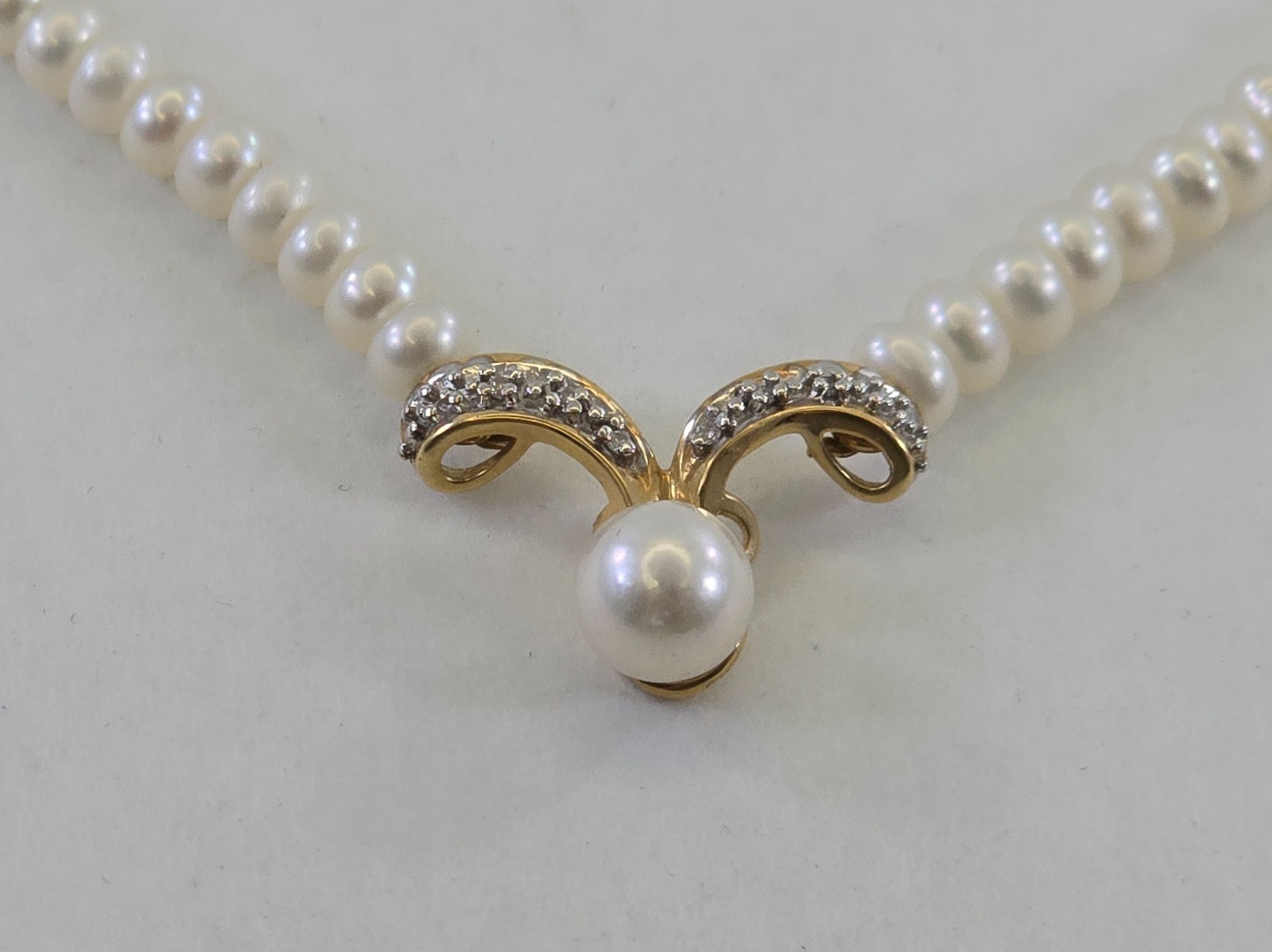 14k Yellow & White Gold Pearl Beaded Strand w/ Pendant Necklace – 16 Inches