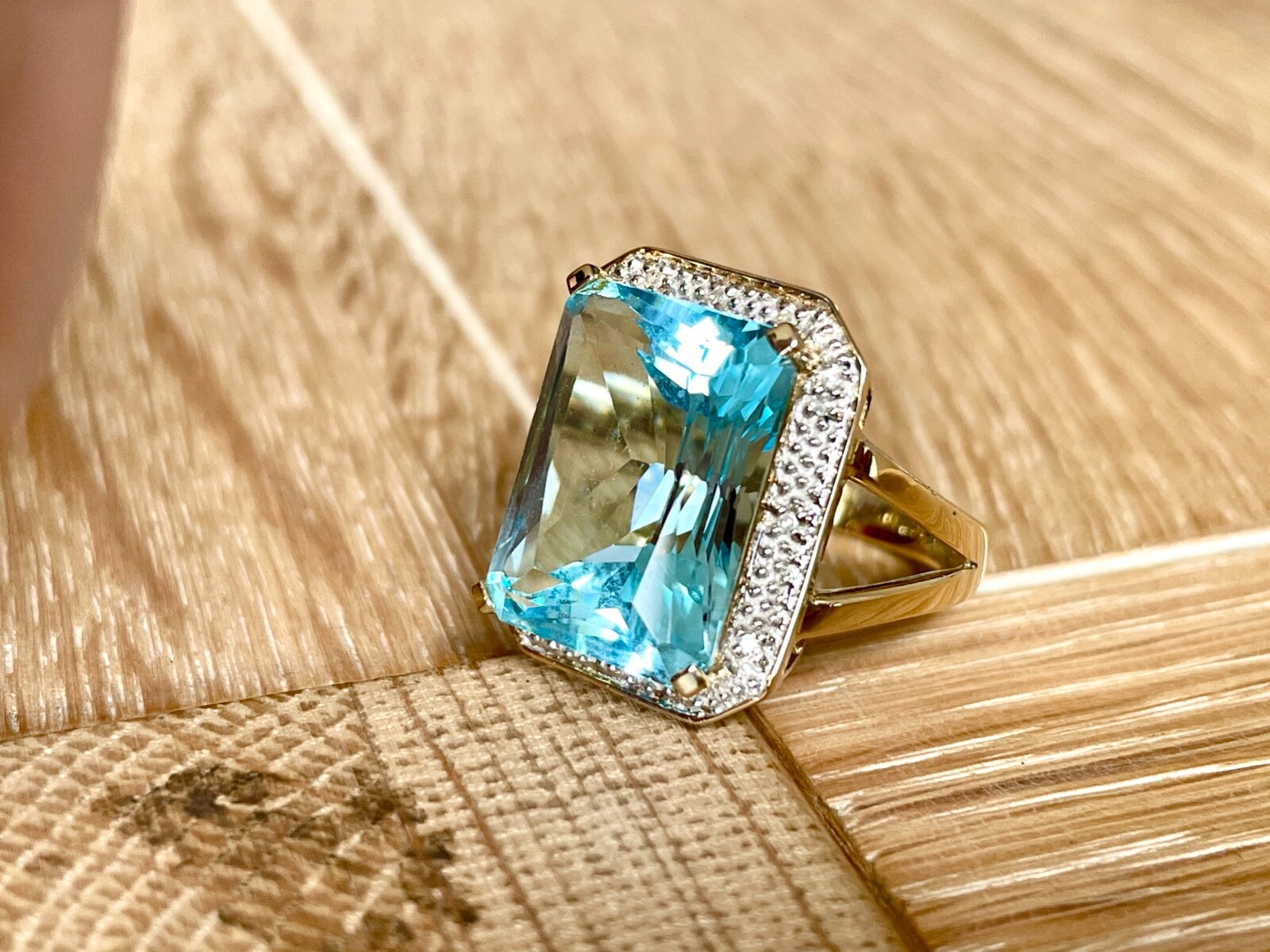 RING with natural DIAMONDS & BLUE TOPAZ 585 / 14K GOLD