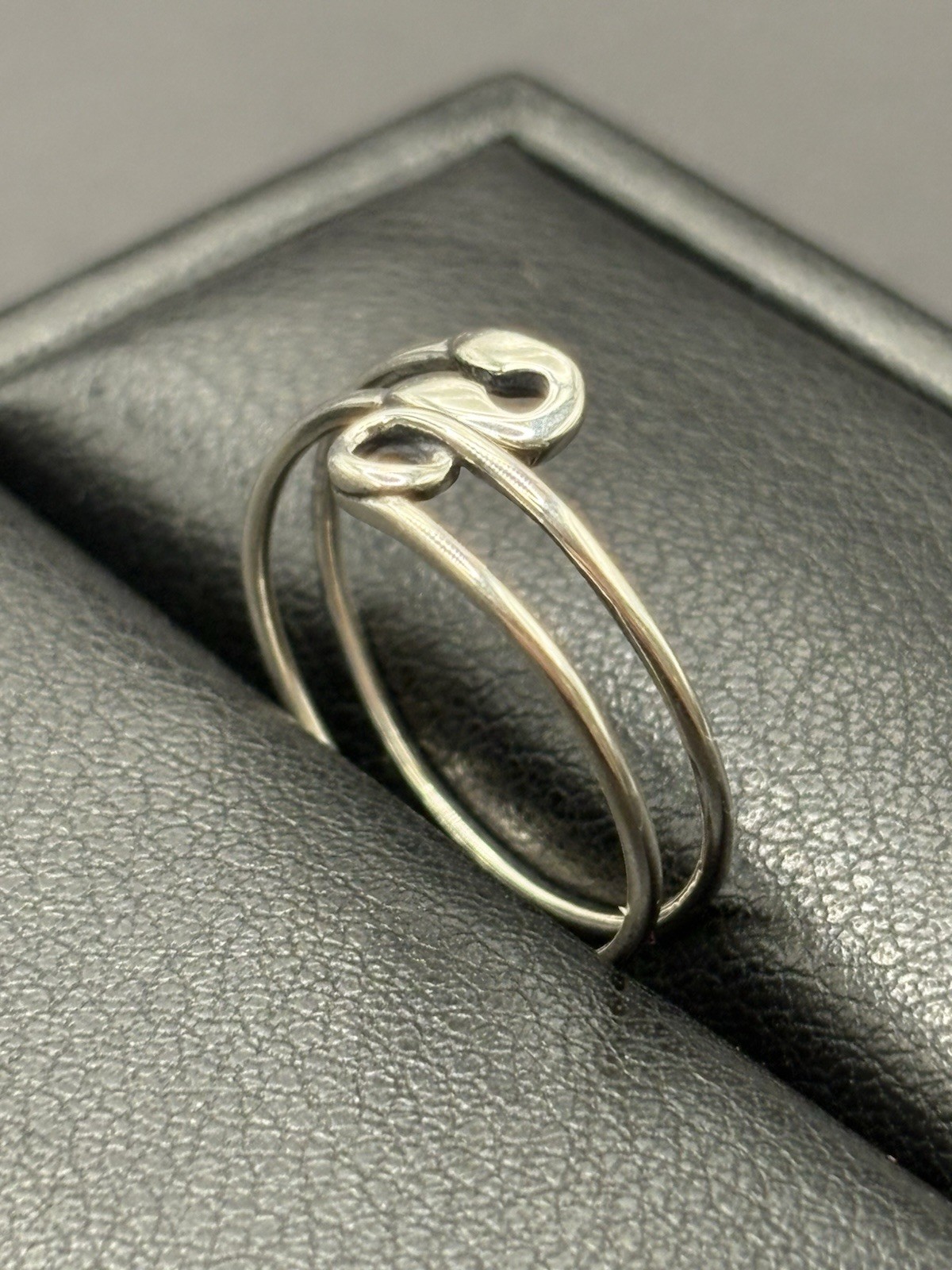New Condition Sterling Silver Saftey Pin Ring Adjustable Size 7 G7