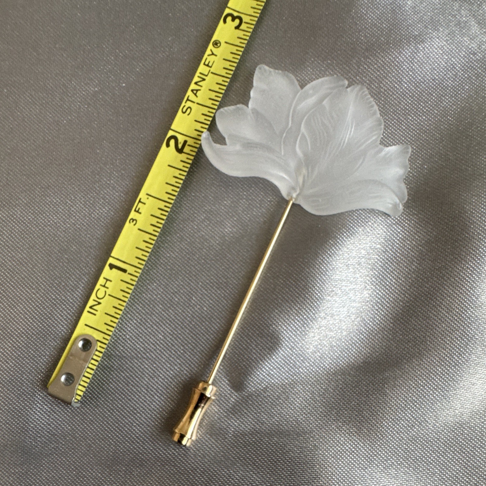 Clear Flower Stick Pin Lapel Hat Pin Gold Tone Metal/Plastic 3 in