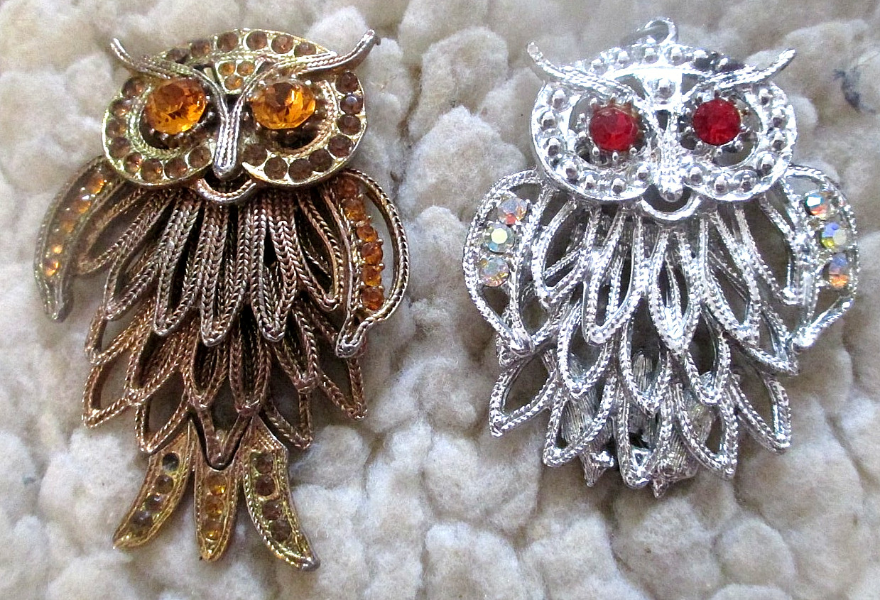 Vintage lot (2) diff. Unsigned Articulated Rhinestone Owl Pendants Only No Chain