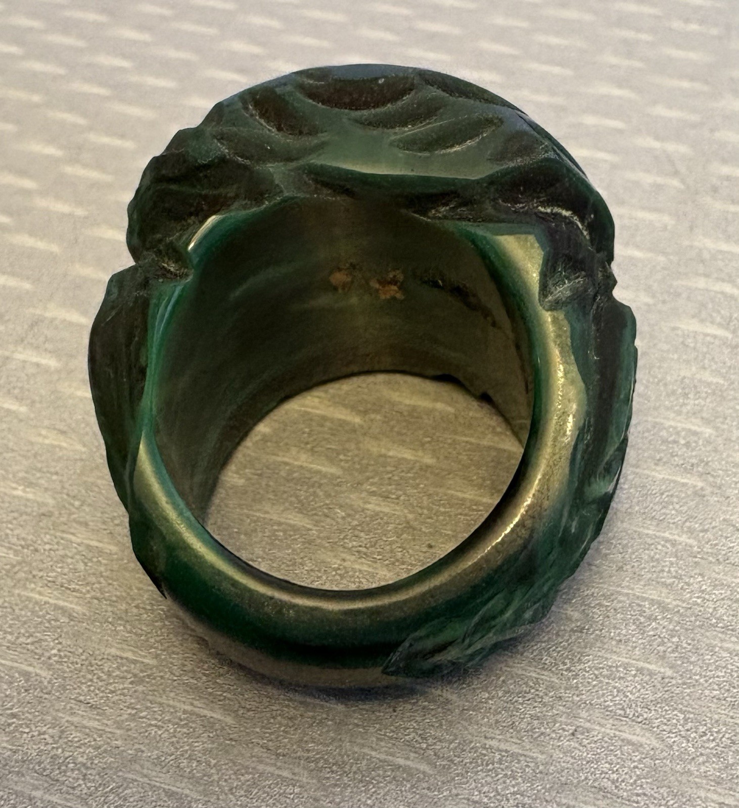 Vintage Deep Carved Green Marble Fakelite Plastic Ring size 10 thick chunky