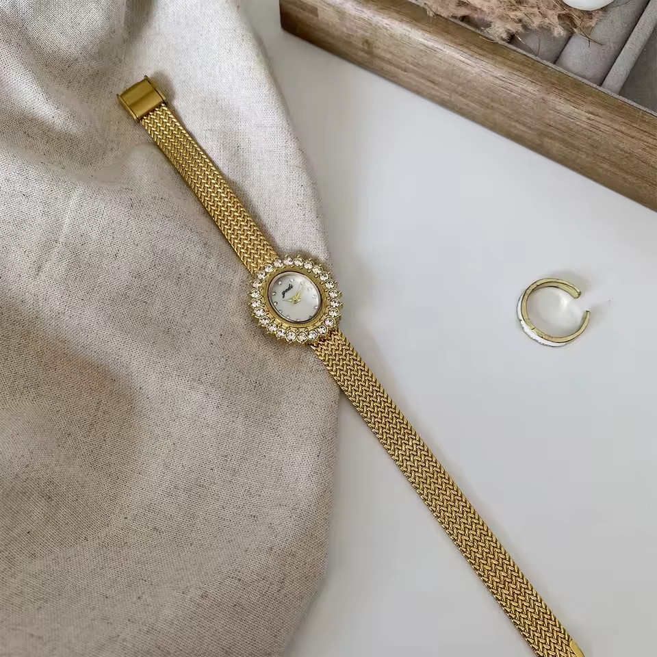 Women’s Gold Crystal Bracelet Watch Vintage Luxury Style Elegant Dress Watch NEW