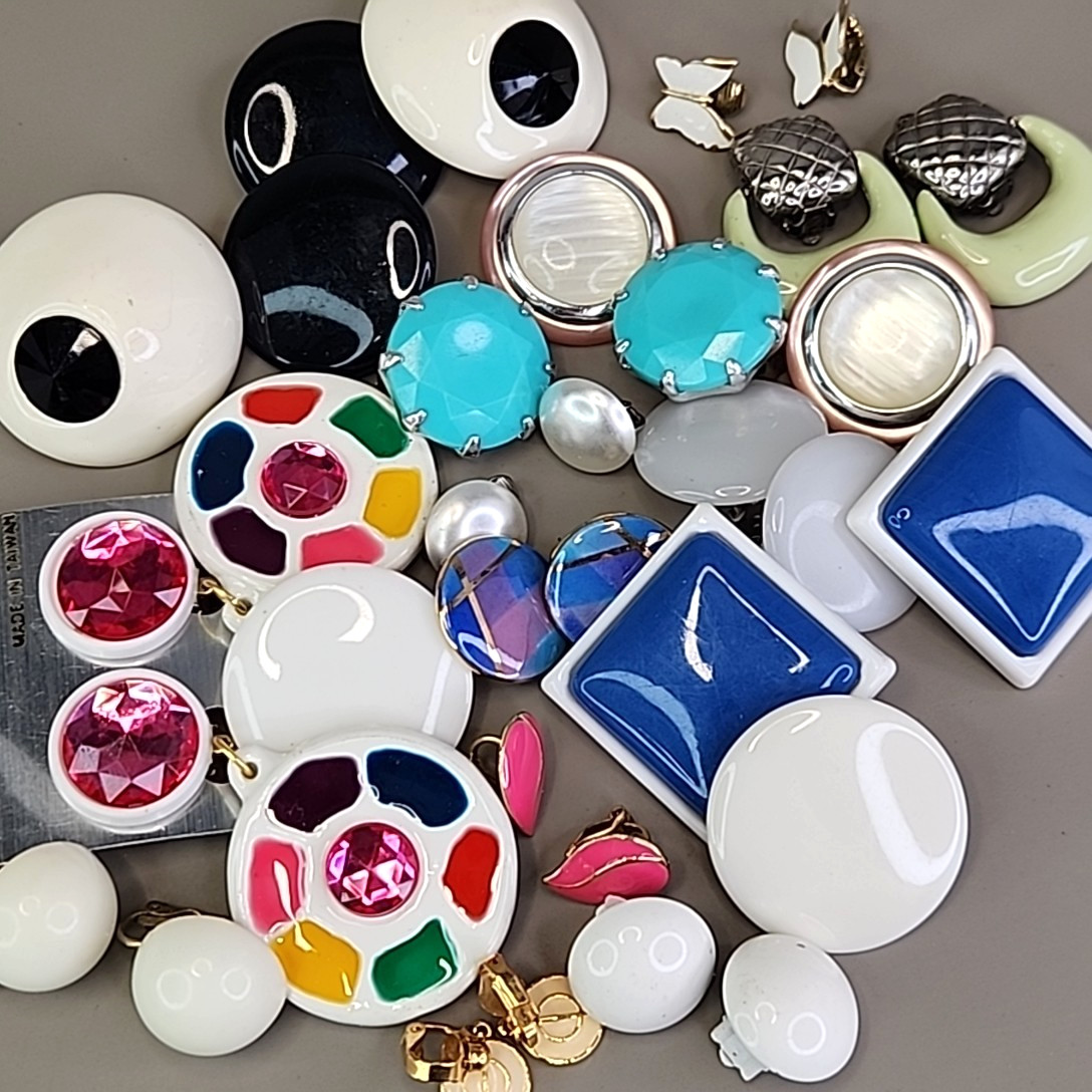 Vintage Clip On Earrings Lot of 16 Pairs Acrylic Fun White Eye Balls