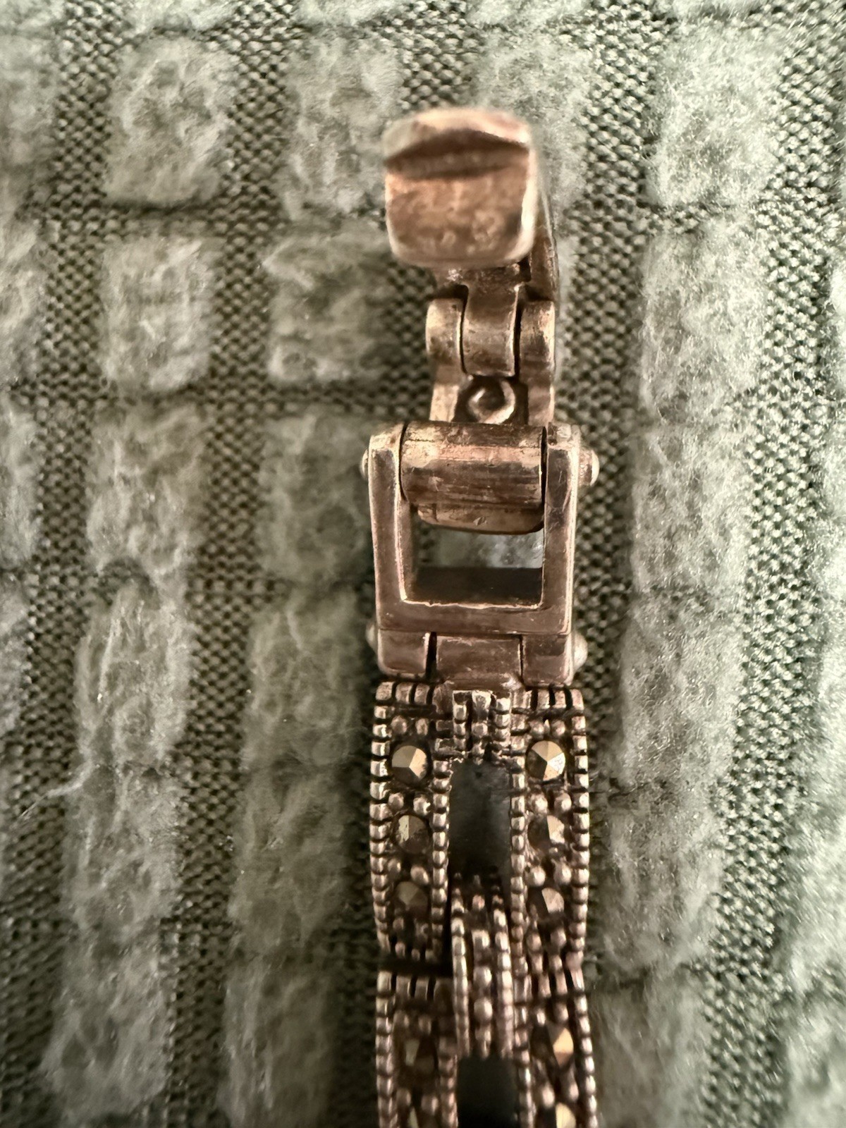 Elegant Chain Link 925 Sterling Silver Bracelet with Black Stones 7.5 Inch Long
