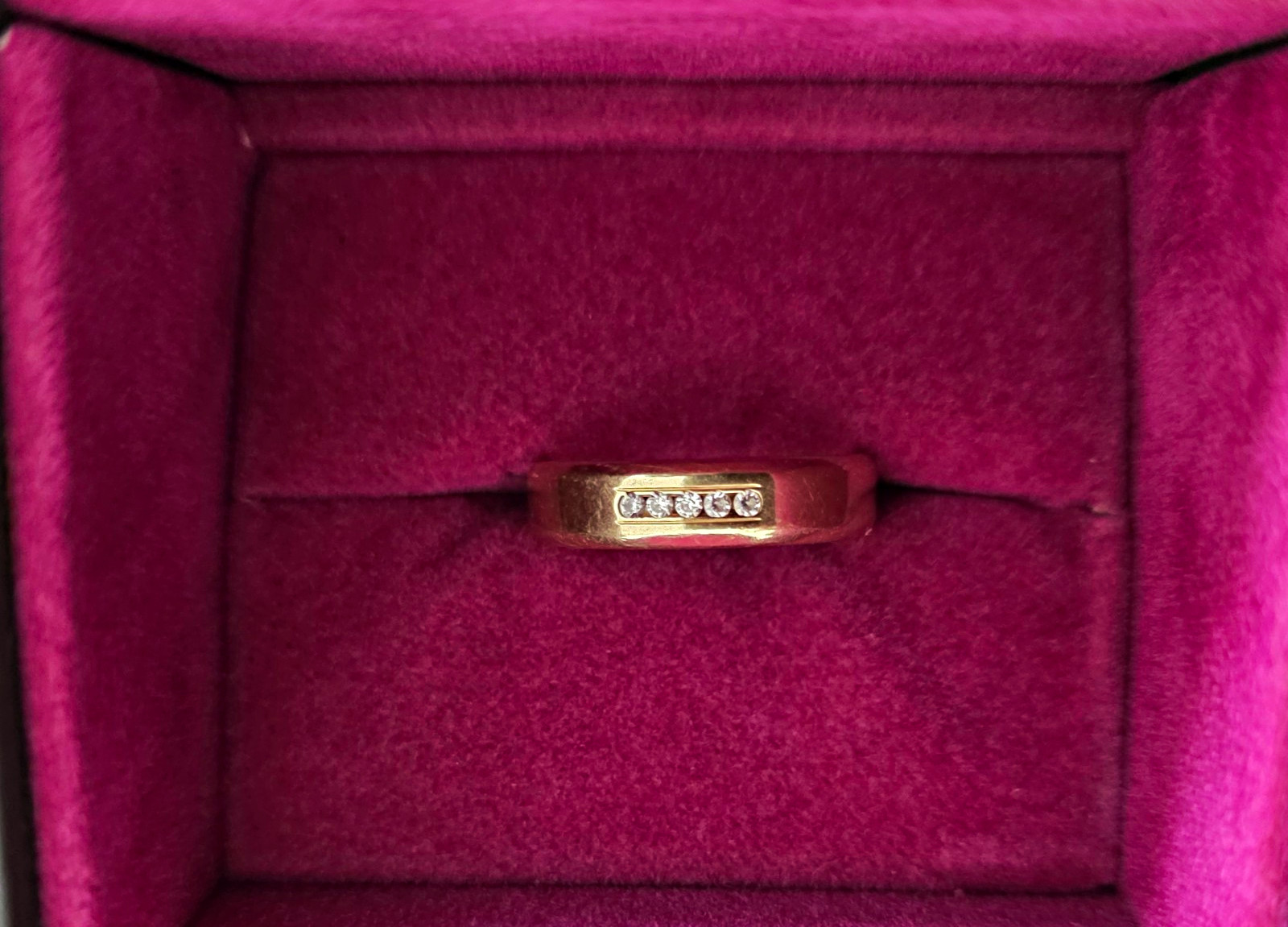 9 Ct 6 Grm Gold Hallmarked Diamond Band Ring Size O 3mm Width 5 Stones