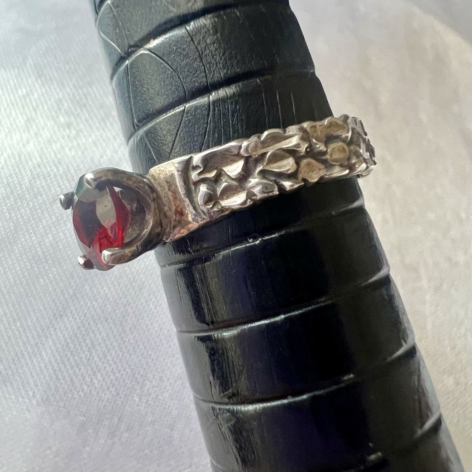 KBN Sterling Silver 925 Designer Signed Garnet Gemstone Ring Size 5.25