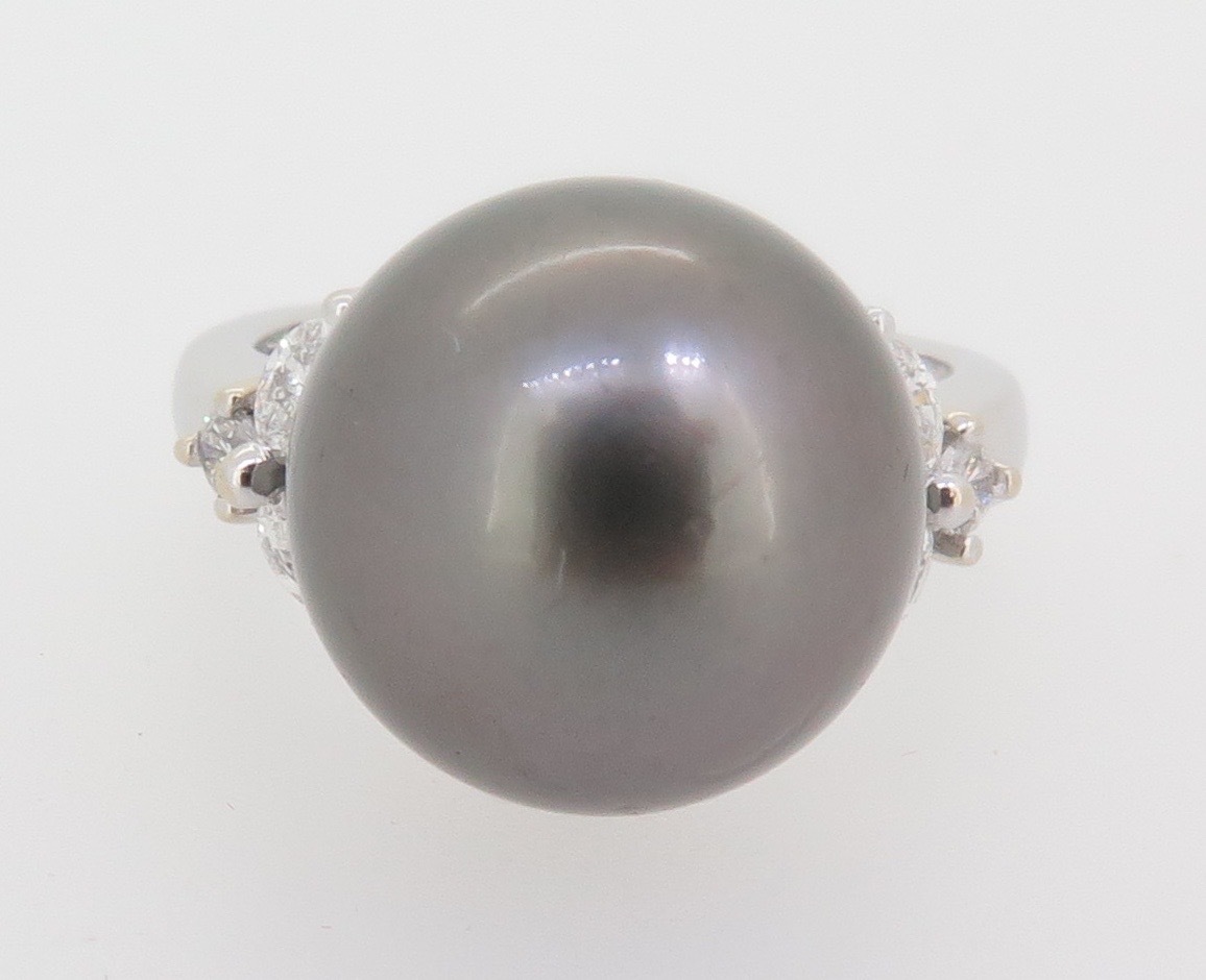 .A STUNNING TAHITIAN CULTURED PEARL & DIAMOND SET DRESS RING VAL $3810